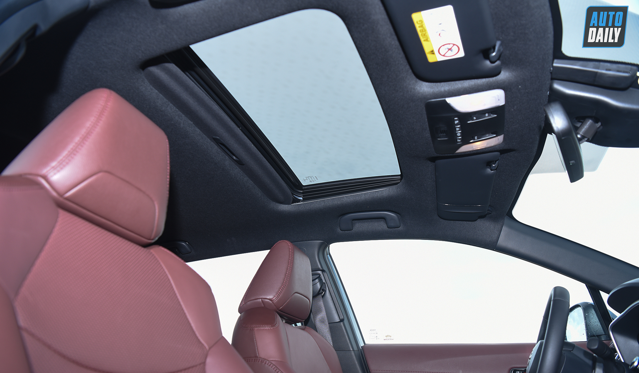 Ảnh chi tiết Toyota Corolla Cross 2021 giá từ 720 triệu tại Việt Nam h22.jpg