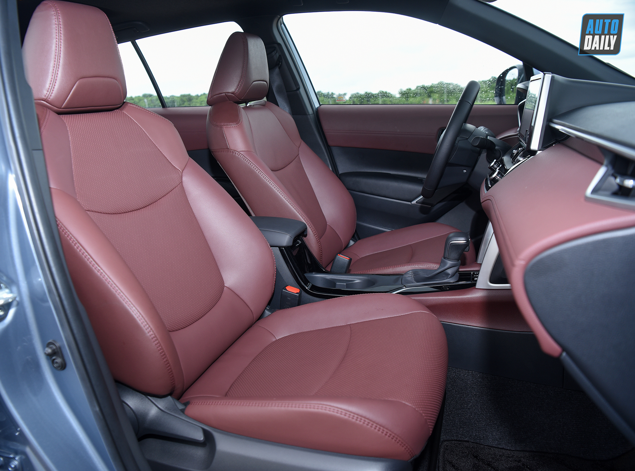 Ảnh chi tiết Toyota Corolla Cross 2021 giá từ 720 triệu tại Việt Nam h23.jpg