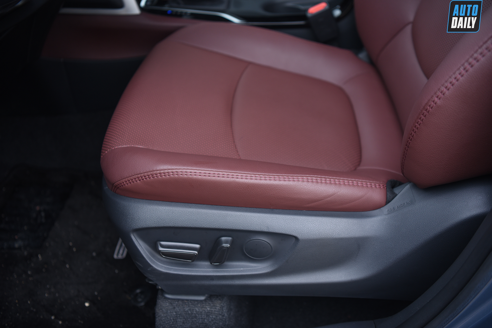 Ảnh chi tiết Toyota Corolla Cross 2021 giá từ 720 triệu tại Việt Nam h25.jpg