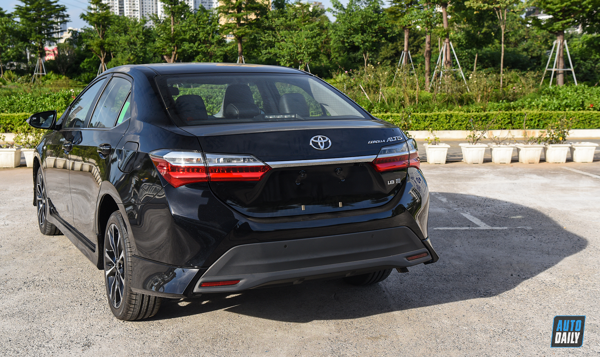 Ảnh chi tiết Toyota Corolla Altis 2020 giá từ 733 triệu tại đại lý