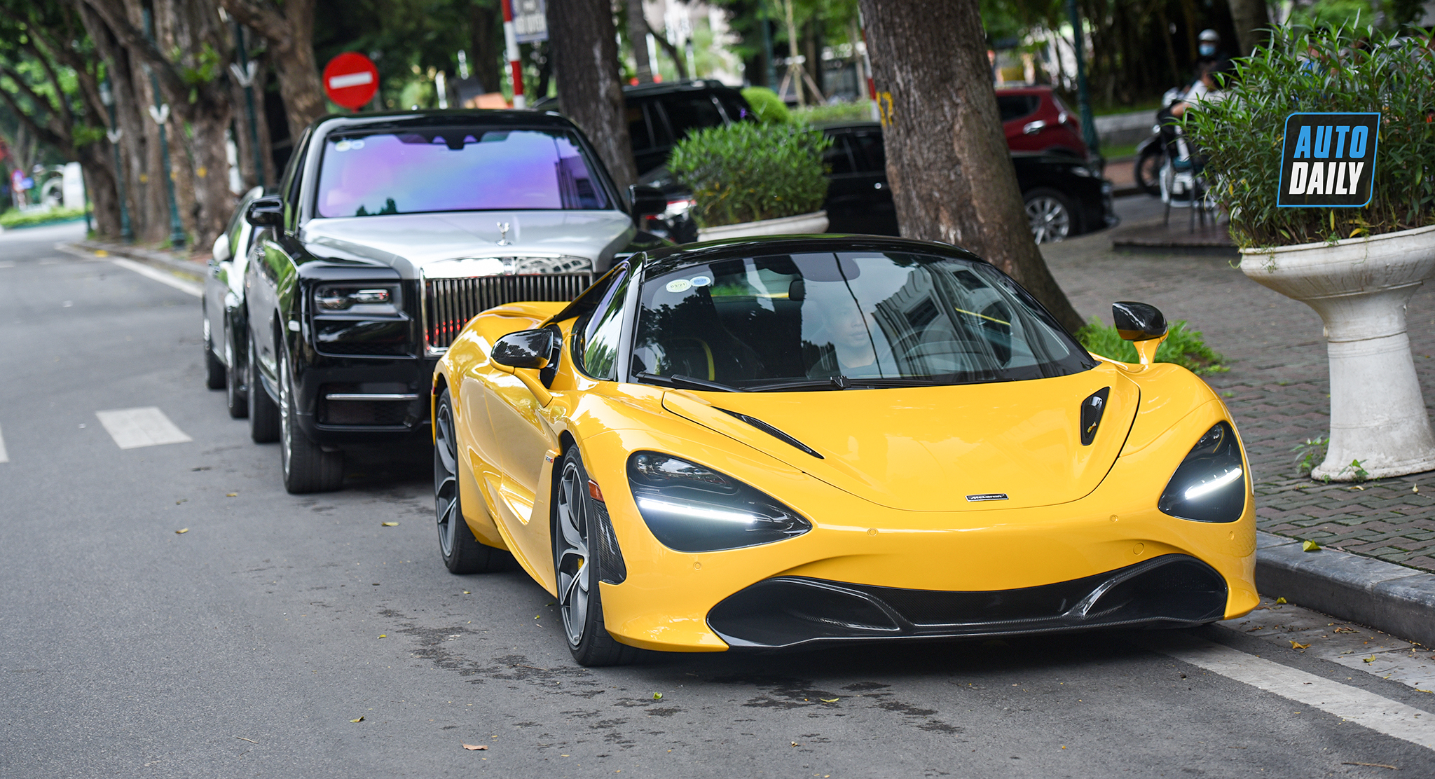 McLaren 720S Spider và dàn xe siêu sang 'Offline' tại Hà Nội 12.jpg
