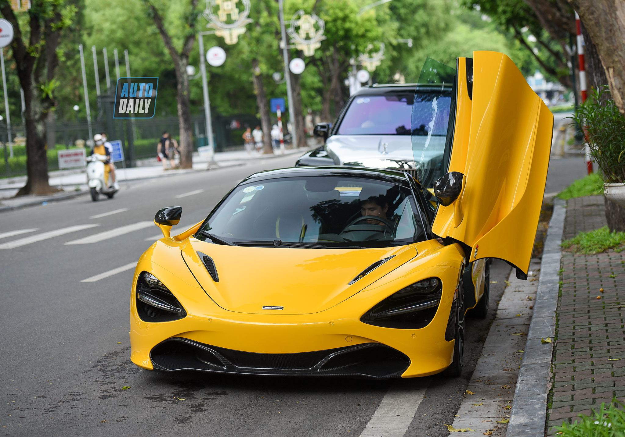 McLaren 720S Spider và dàn xe siêu sang 'Offline' tại Hà Nội 14.jpg