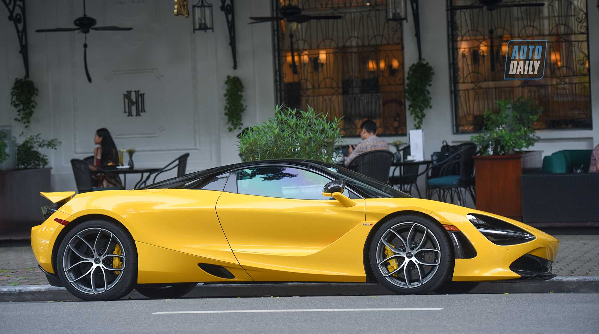 McLaren 720S Spider và dàn xe siêu sang 'Offline' tại Hà Nội 26.jpg