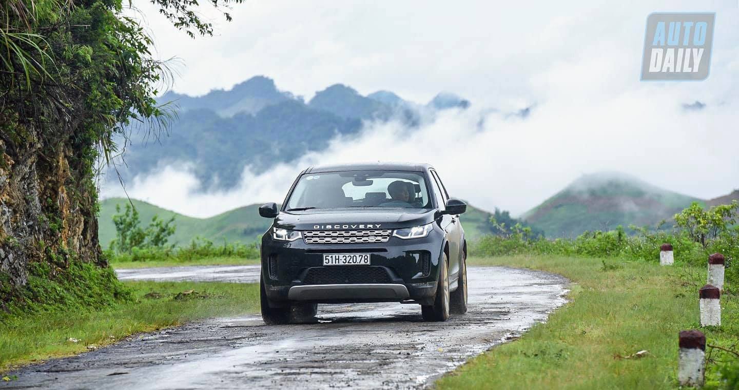 Đánh giá Land Rover Discovery Sport 2020: Xe đi phố nhưng THỬ ĐI PHÁ