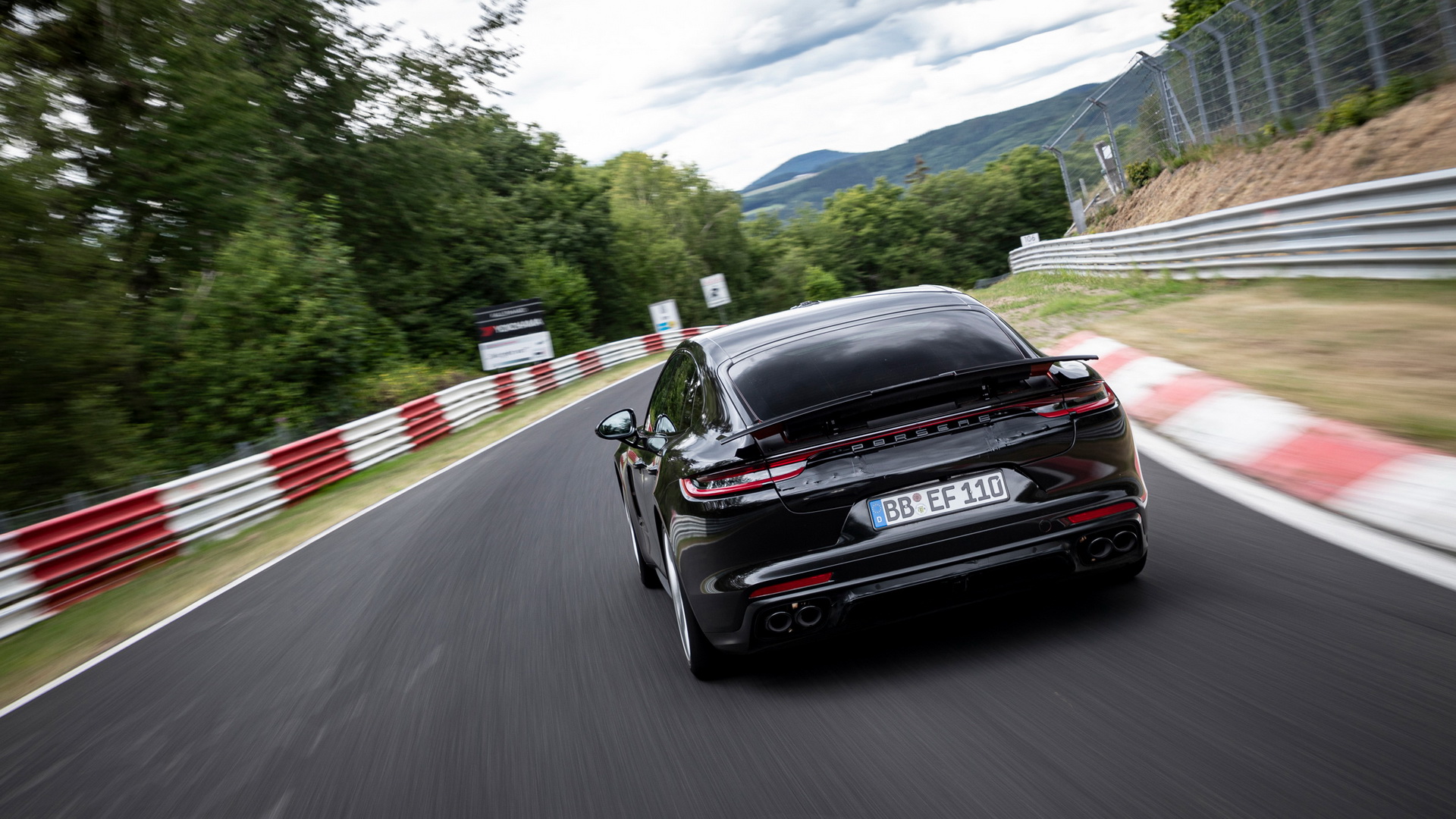 2021-porsche-panamera-17.jpg