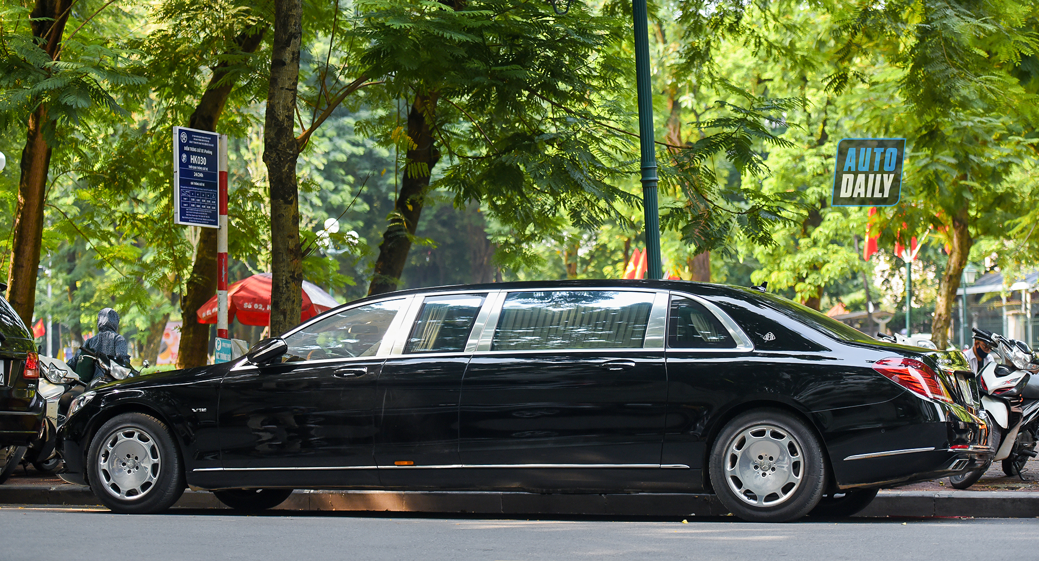 Mercedes-Maybach S600 Pullman biển trắng hơn 30 tỷ của chủ tịch FLC 1.jpg