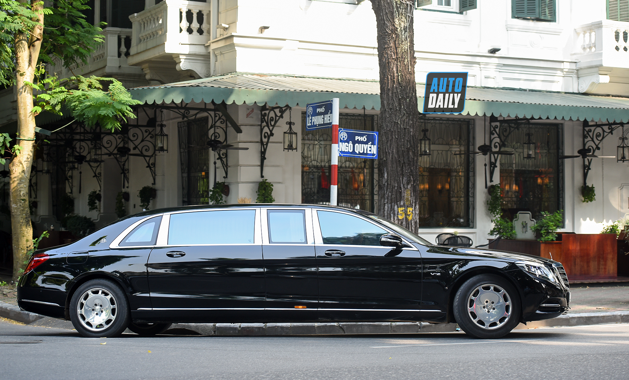 Mercedes-Maybach S600 Pullman biển trắng hơn 30 tỷ của chủ tịch FLC 10.jpg