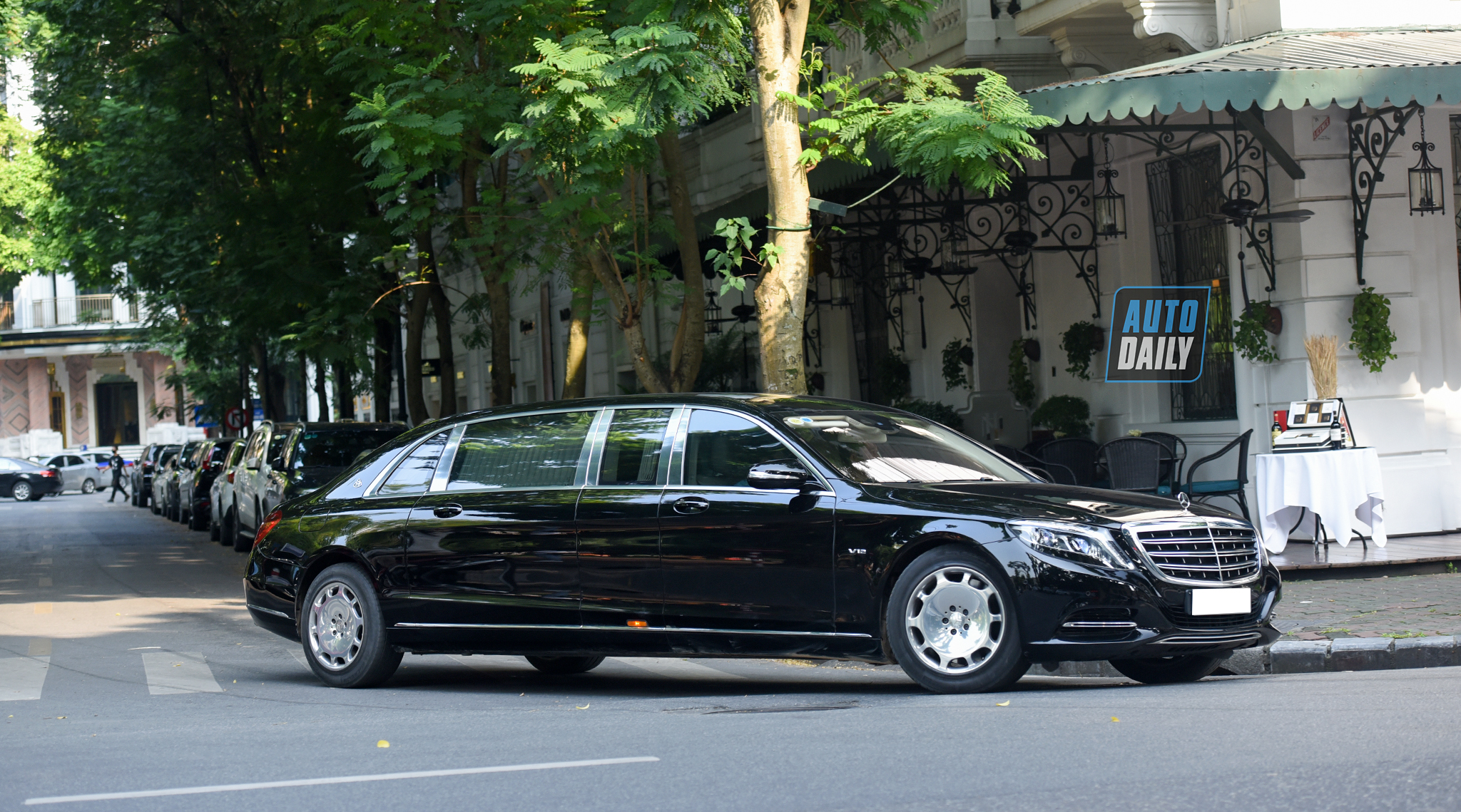 Mercedes-Maybach S600 Pullman biển trắng hơn 30 tỷ của chủ tịch FLC 22.jpg