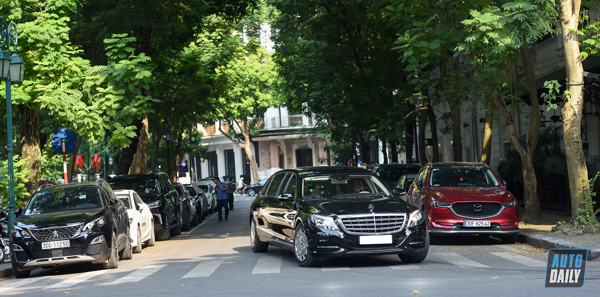 Mercedes-Maybach S600 Pullman biển trắng hơn 30 tỷ của chủ tịch FLC 13.jpg