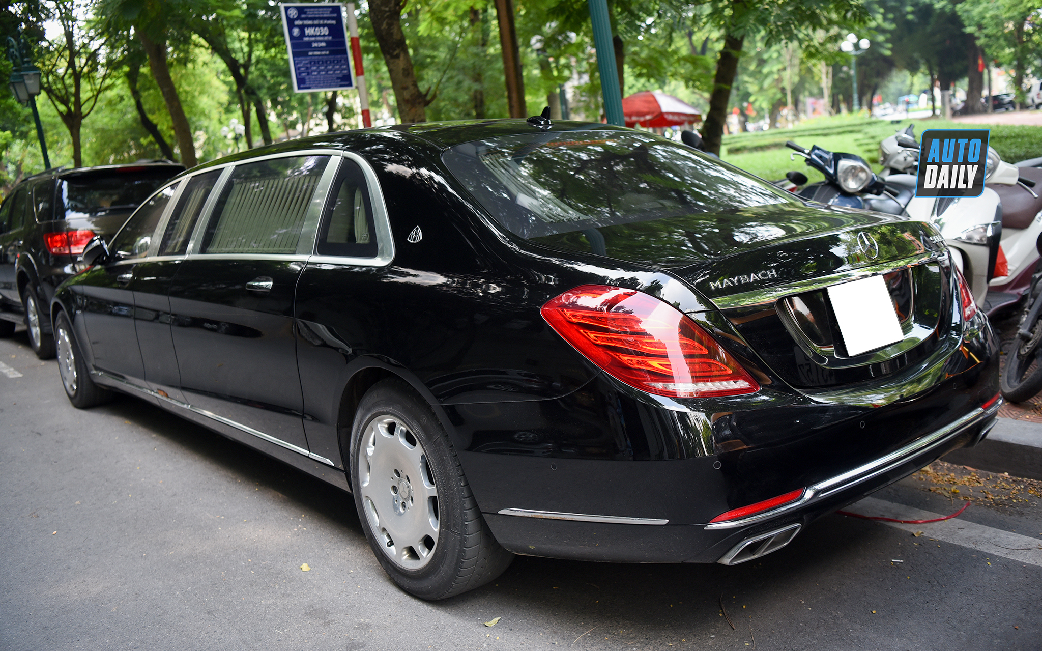 Mercedes-Maybach S600 Pullman biển trắng hơn 30 tỷ của chủ tịch FLC 17.jpg