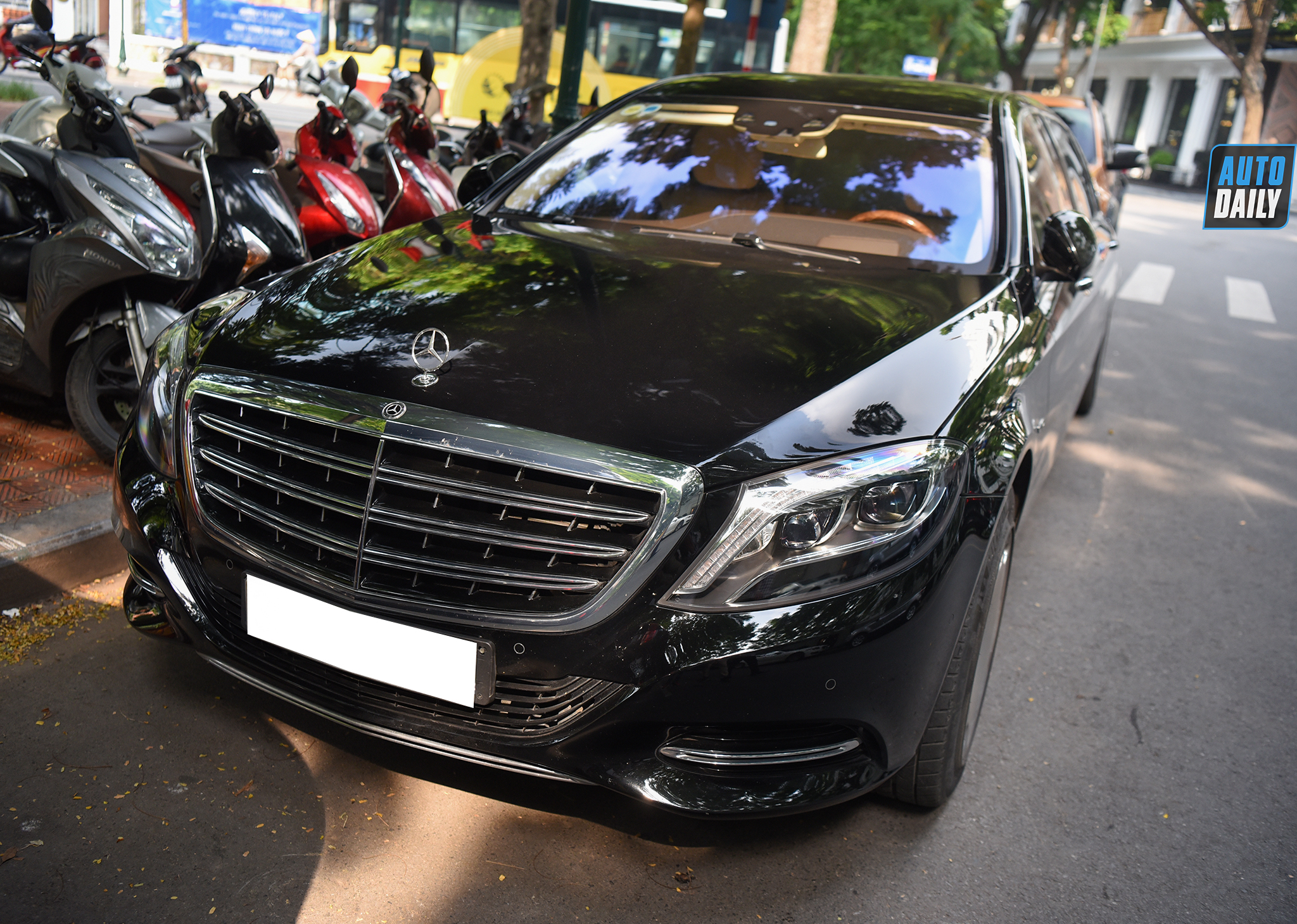 Mercedes-Maybach S600 Pullman biển trắng hơn 30 tỷ của chủ tịch FLC 4.jpg