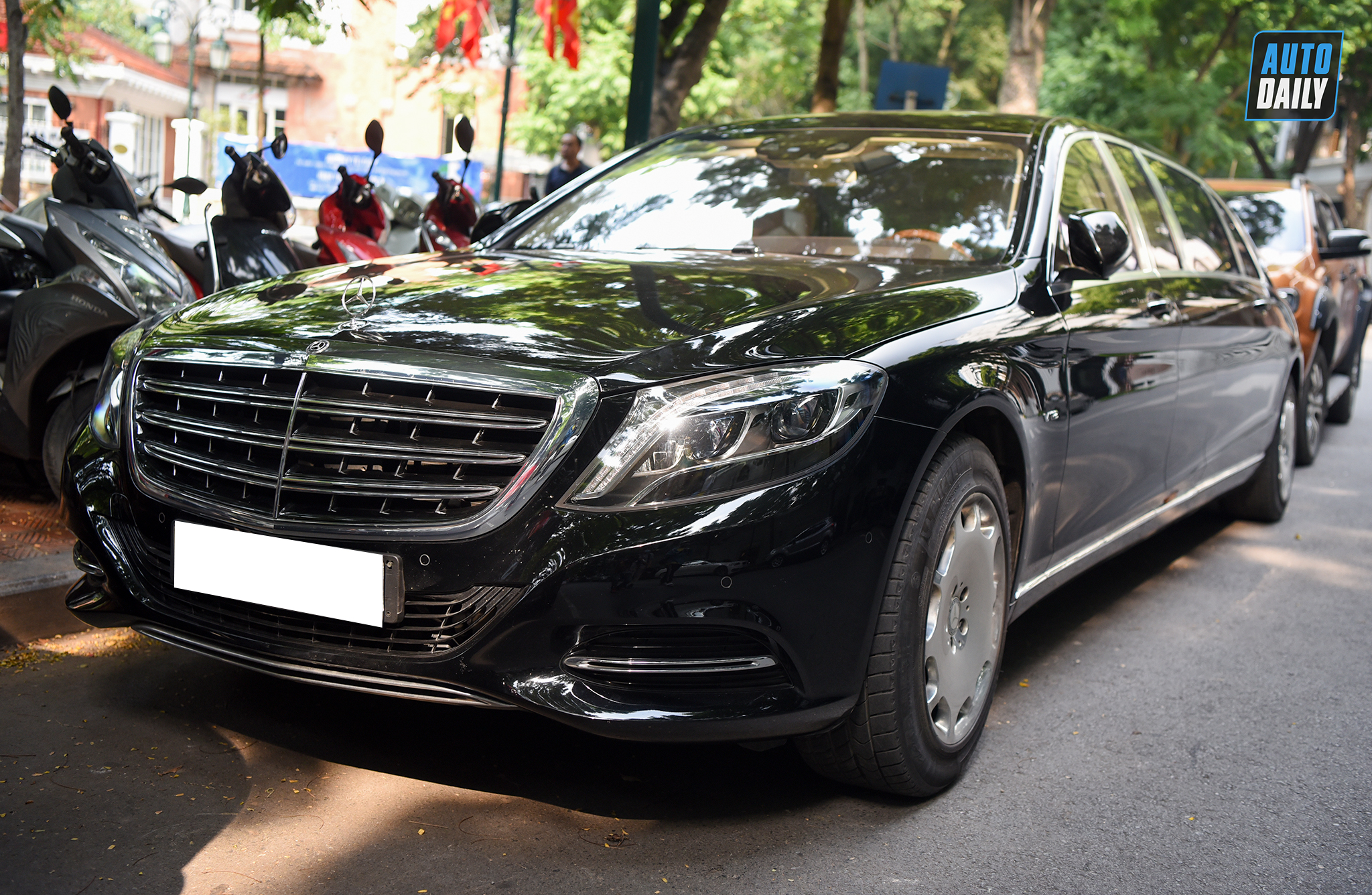 Mercedes-Maybach S600 Pullman biển trắng hơn 30 tỷ của chủ tịch FLC 10.jpg