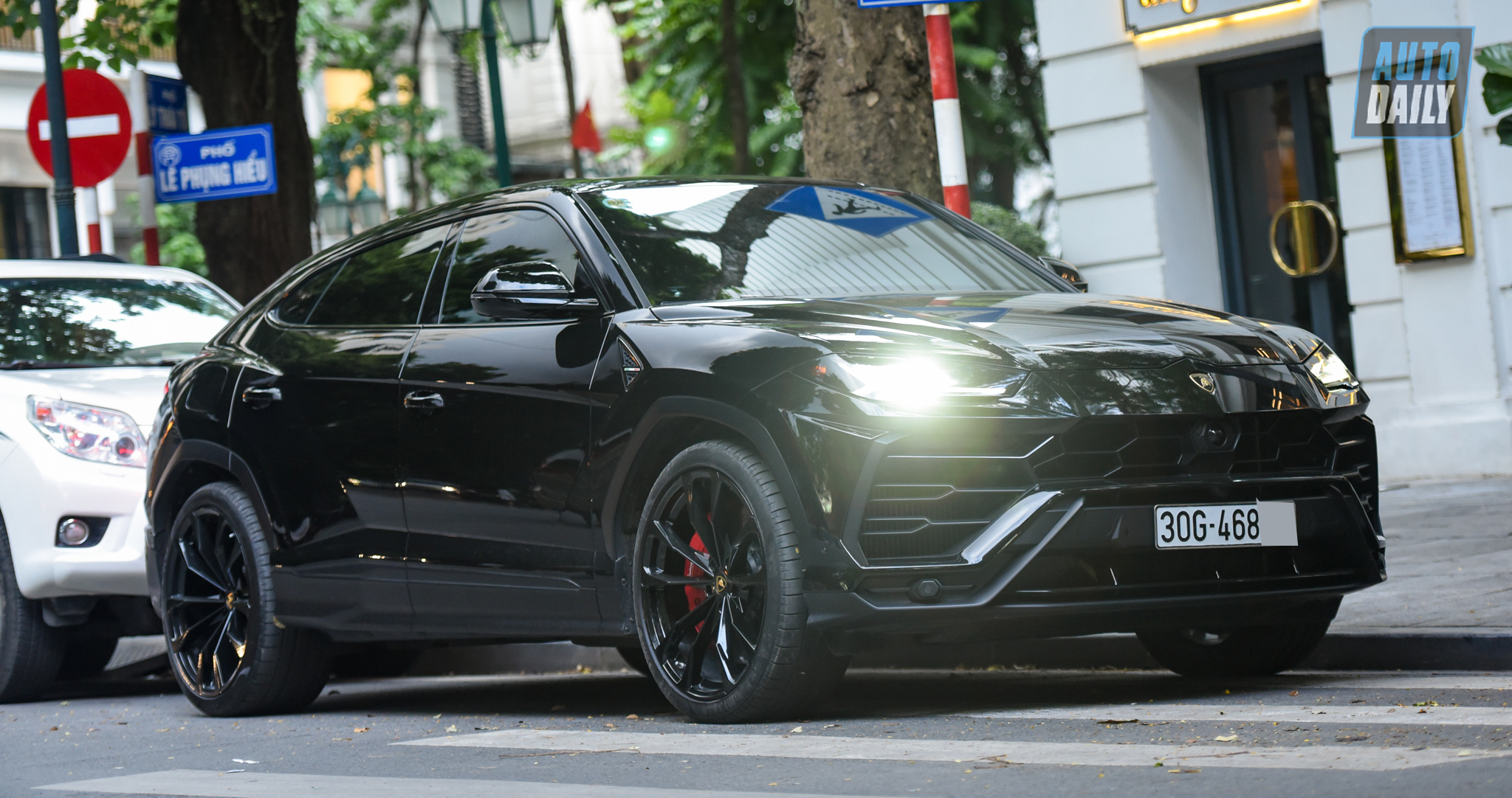 Lamborghini Urus hơn 20 tỷ của đại gia Dương 'Kon' ra biển trắng