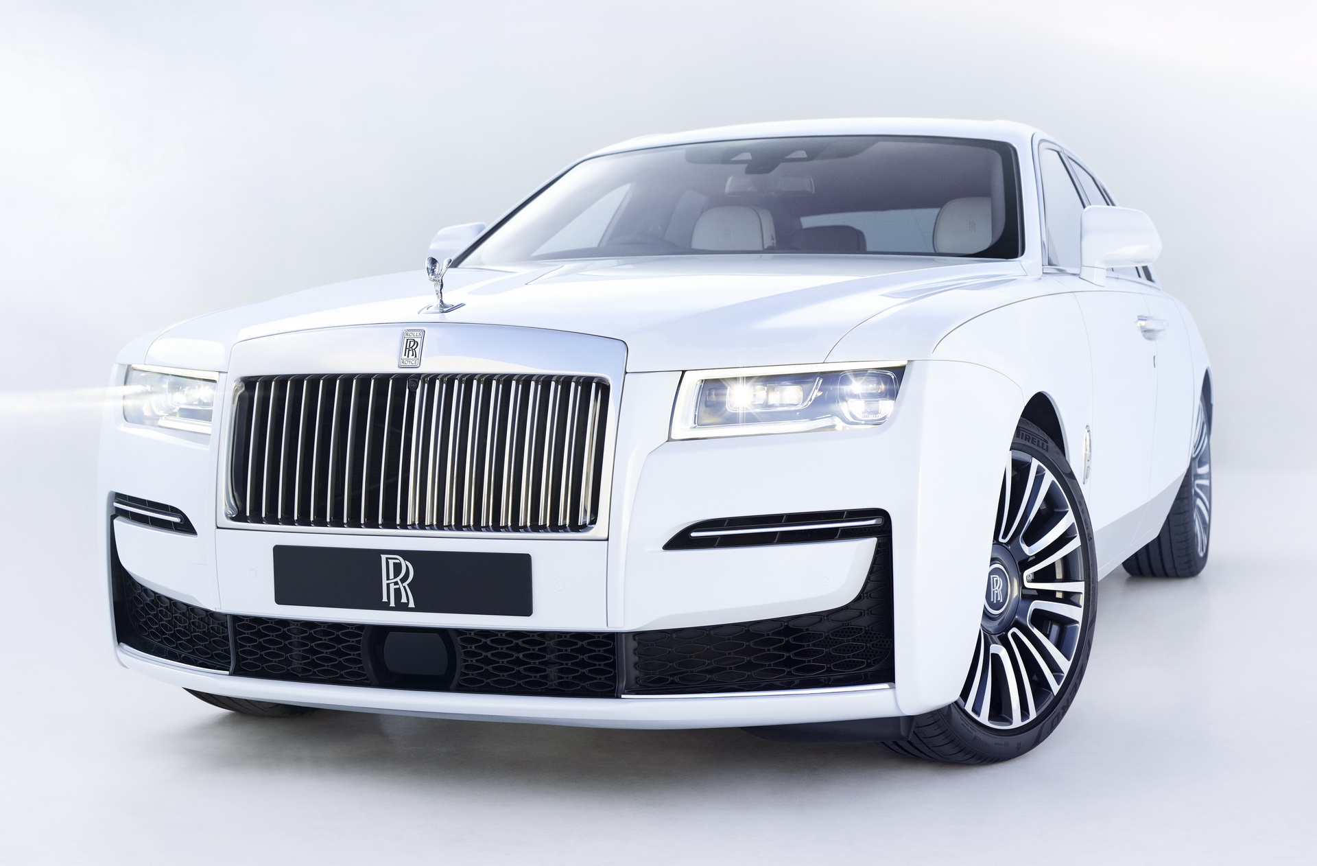 2021-rolls-royce-ghost-4.jpg