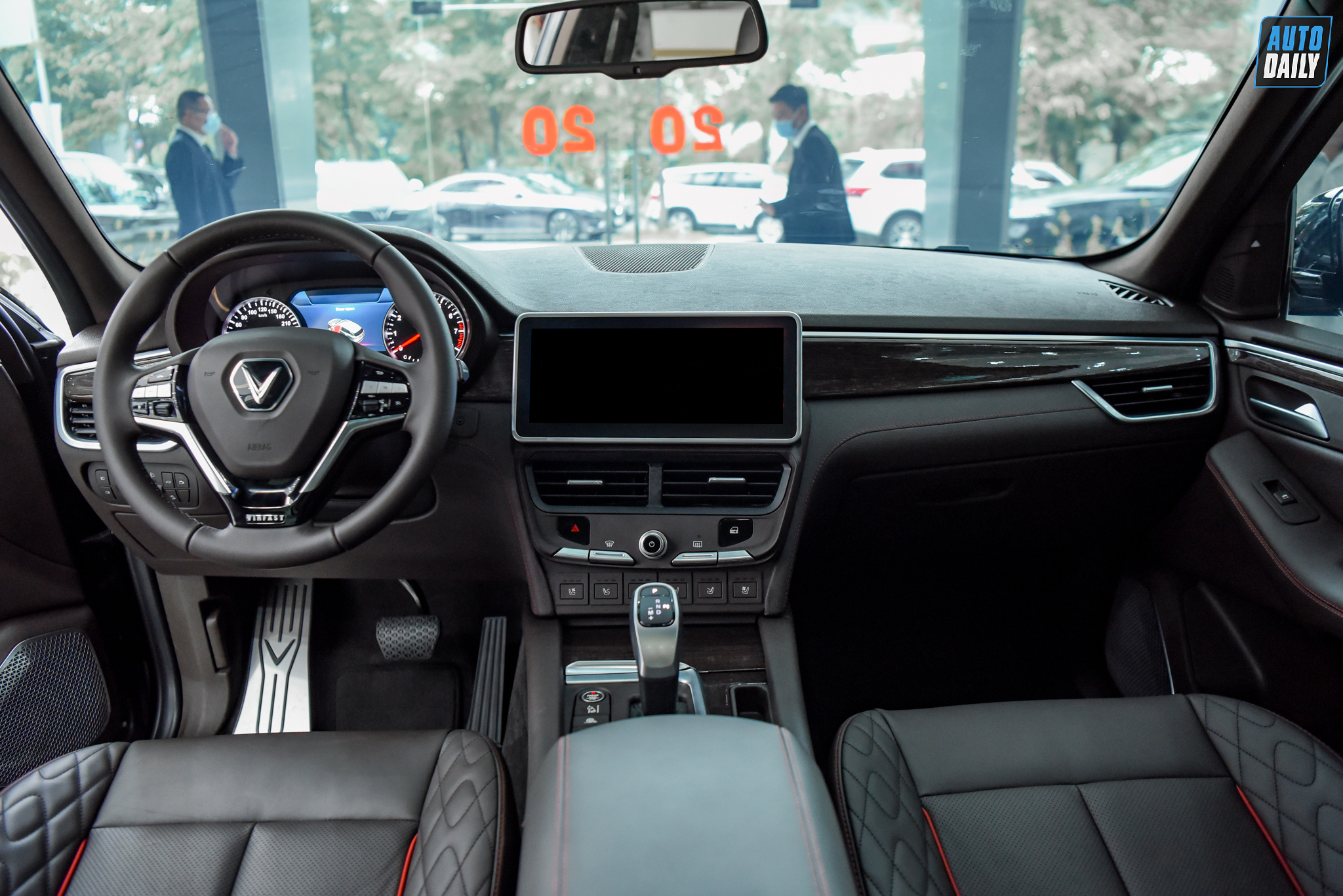 Ảnh nội thất VinFast President giá 4,6 tỷ tại đại lý dsc-4041-copy.jpg