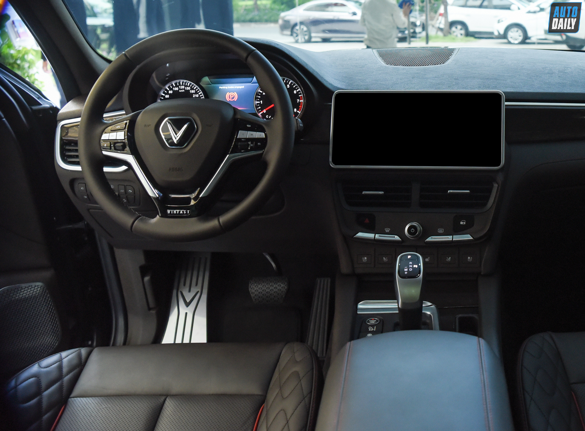 Ảnh nội thất VinFast President giá 4,6 tỷ tại đại lý dsc-4057-copy.jpg