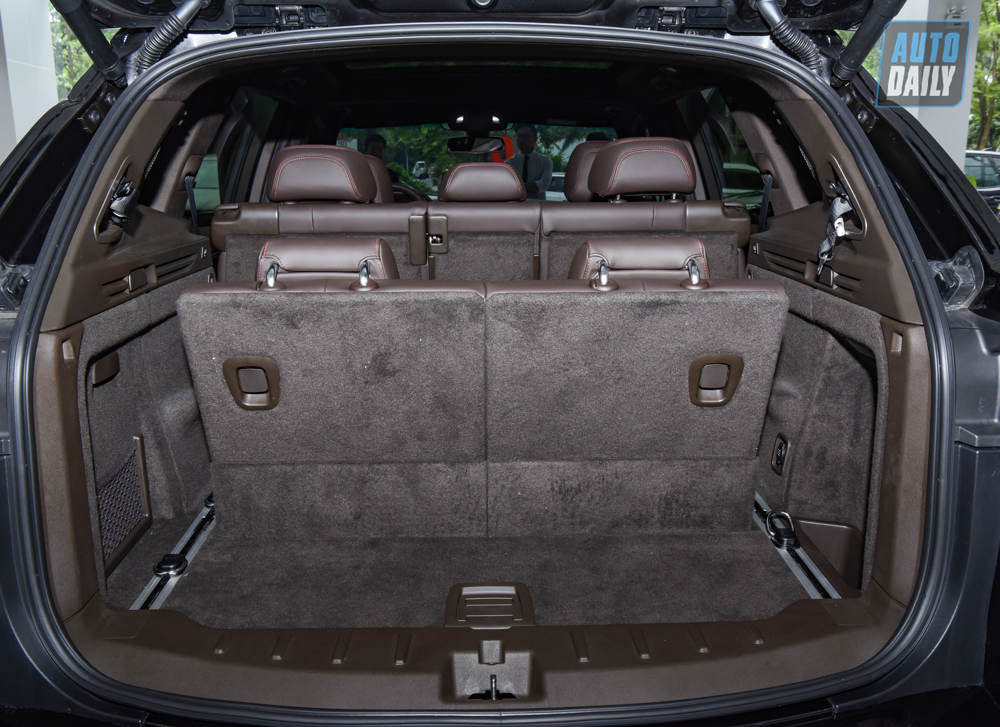 Ảnh nội thất VinFast President giá 4,6 tỷ tại đại lý vinfast-president-autodaily-10.jpg