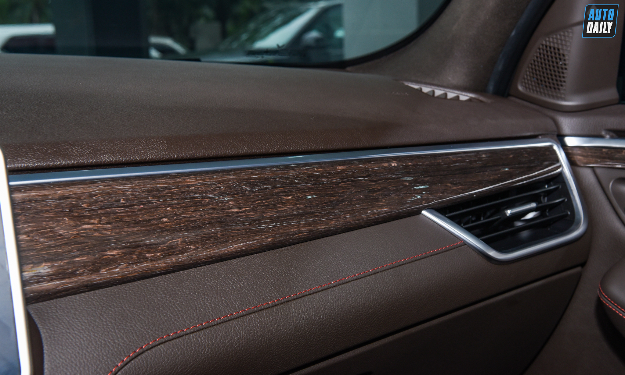 Ảnh nội thất VinFast President giá 4,6 tỷ tại đại lý vinfast-president-autodaily-13.jpg