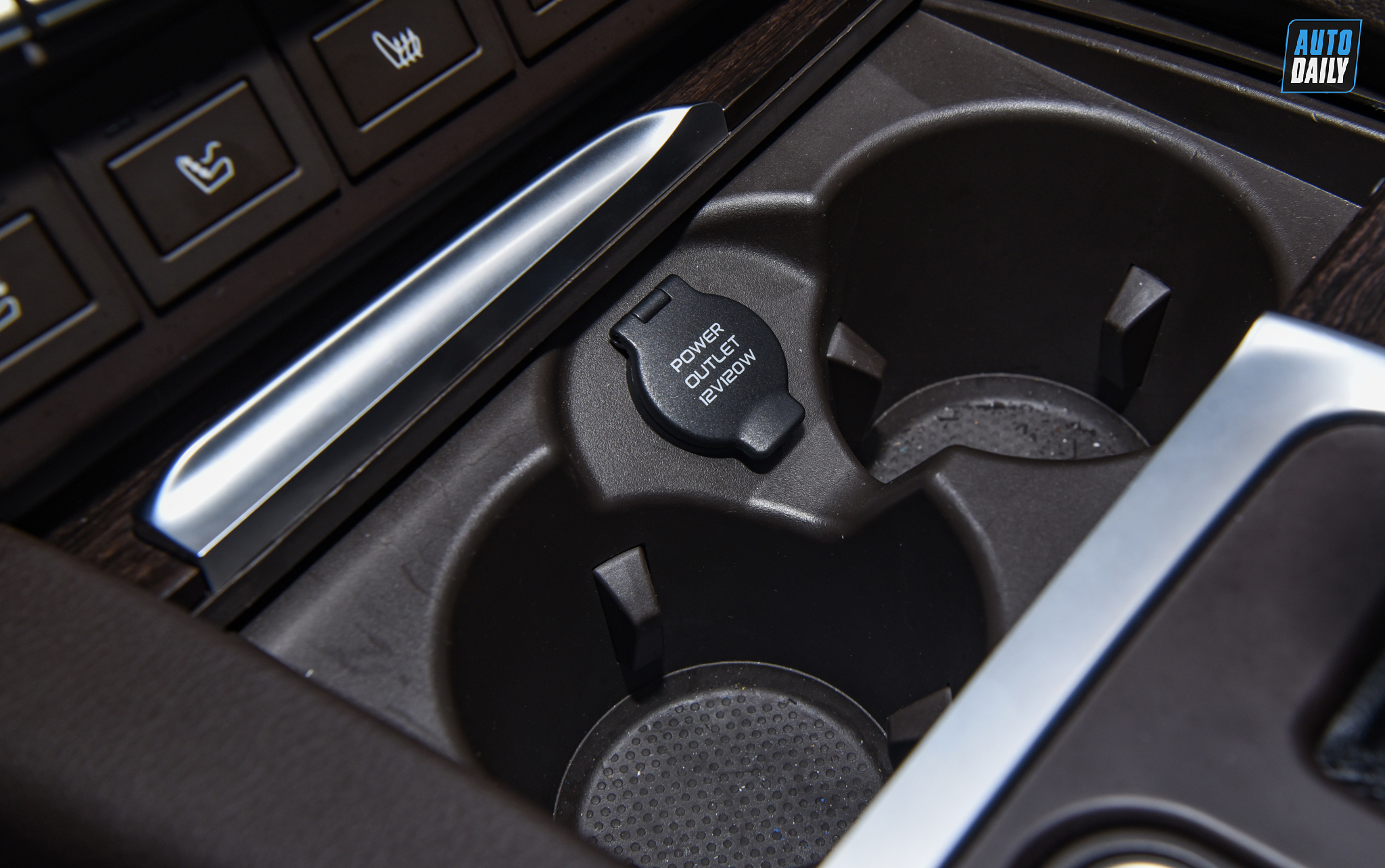 Ảnh nội thất VinFast President giá 4,6 tỷ tại đại lý vinfast-president-autodaily-16.jpg