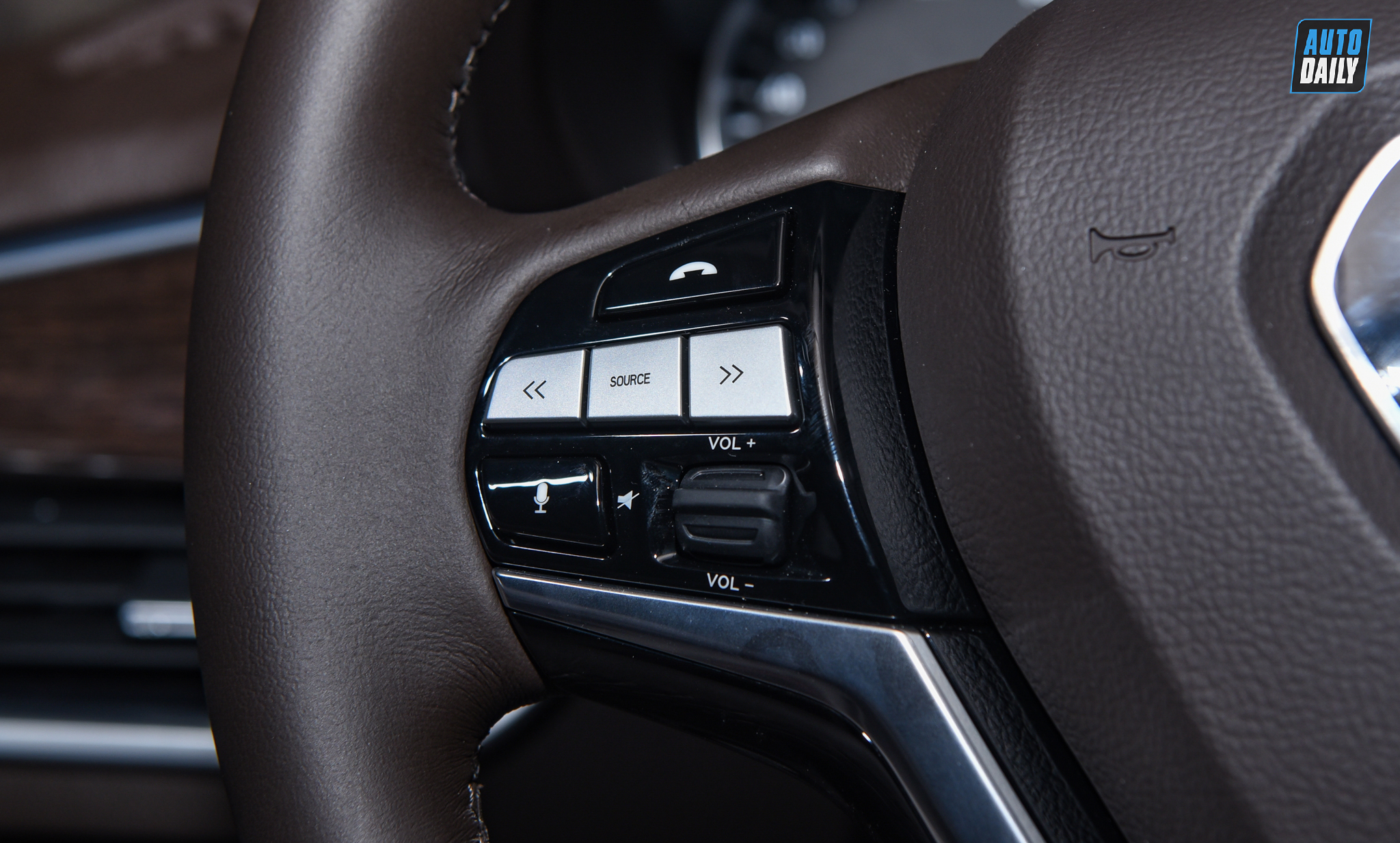 Ảnh nội thất VinFast President giá 4,6 tỷ tại đại lý vinfast-president-autodaily-18.jpg