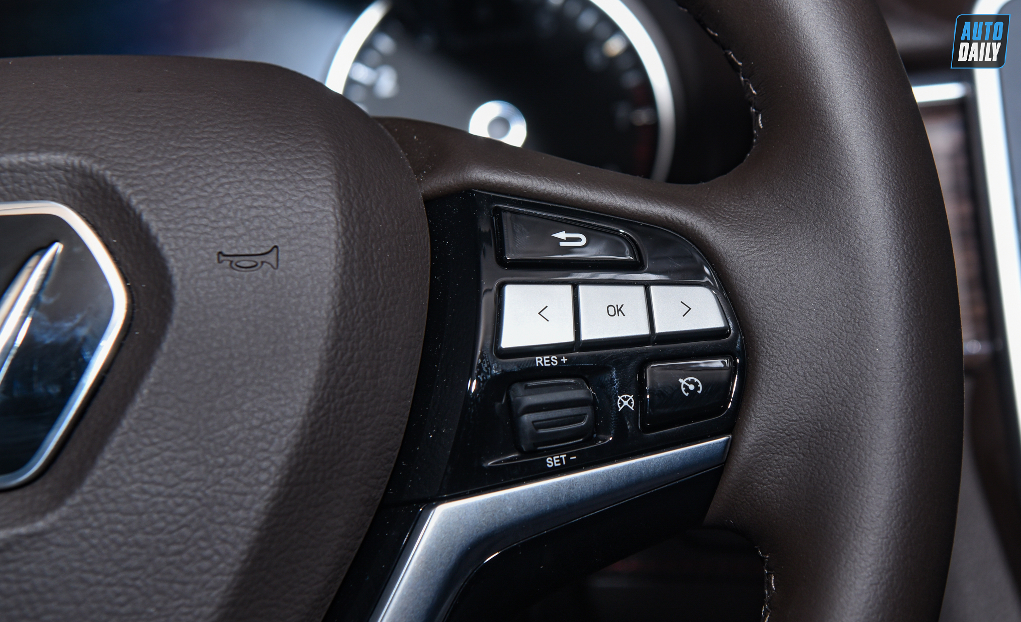 Ảnh nội thất VinFast President giá 4,6 tỷ tại đại lý vinfast-president-autodaily-19.jpg