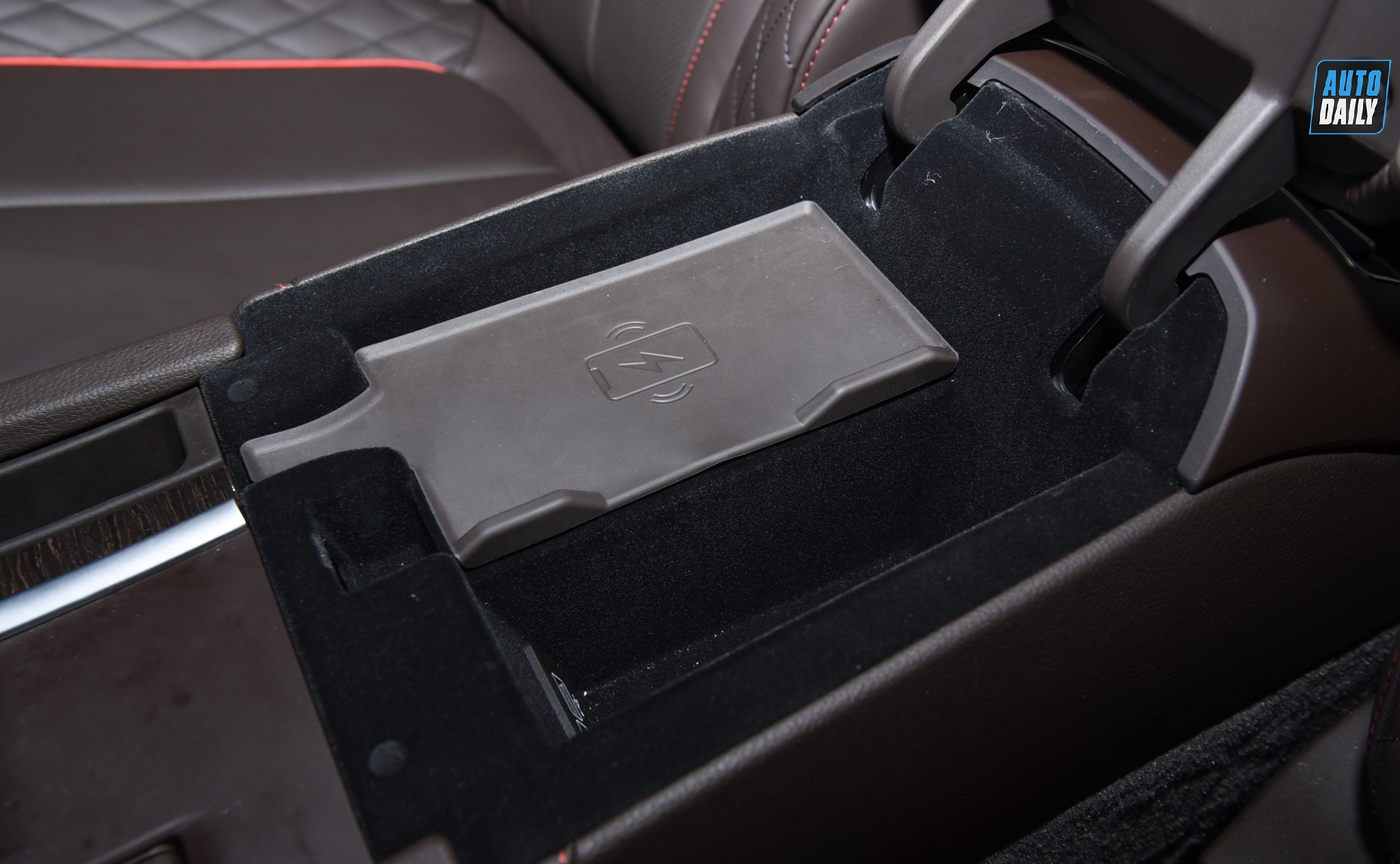 Ảnh nội thất VinFast President giá 4,6 tỷ tại đại lý vinfast-president-autodaily-21.jpg