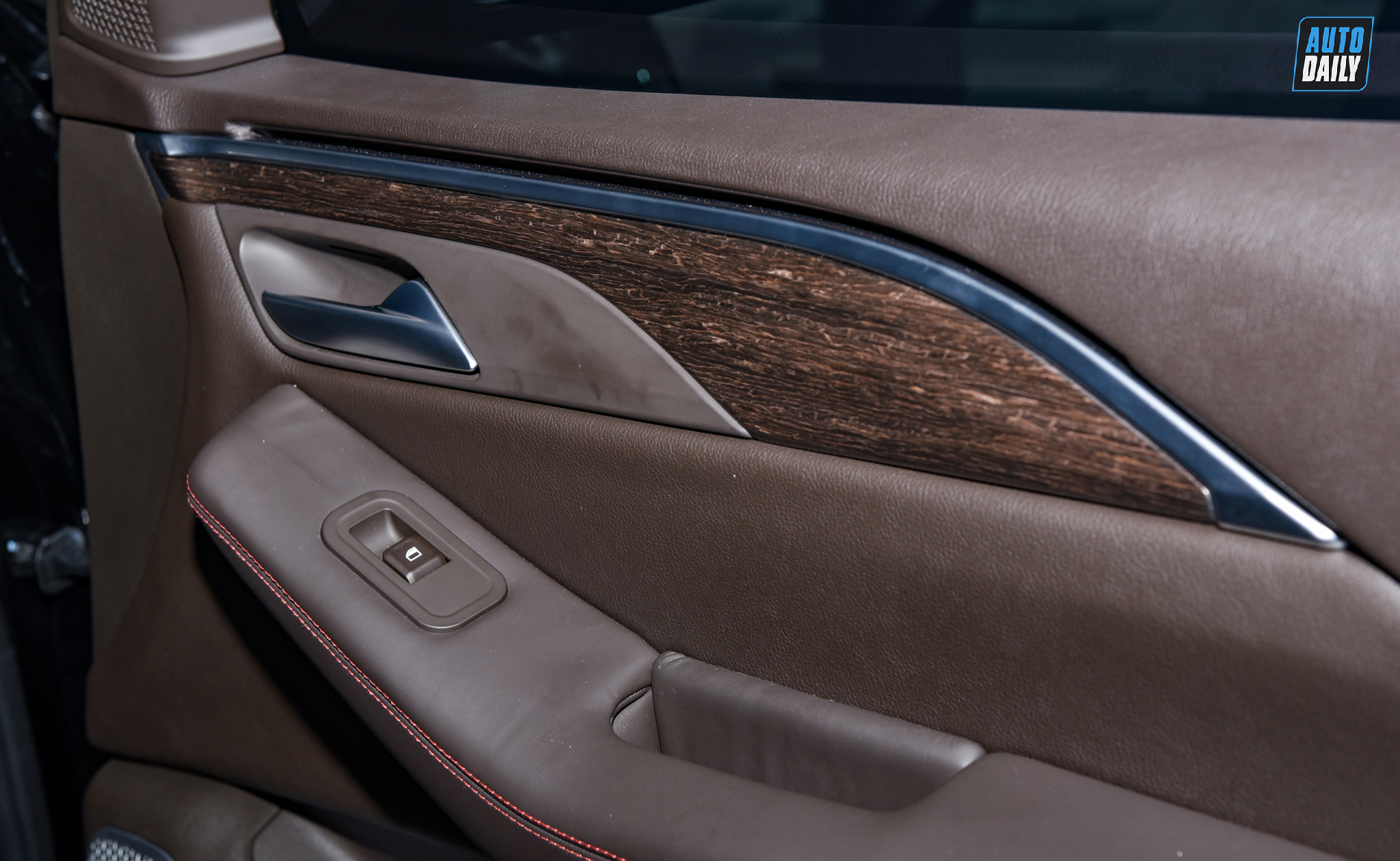 Ảnh nội thất VinFast President giá 4,6 tỷ tại đại lý vinfast-president-autodaily-31.jpg