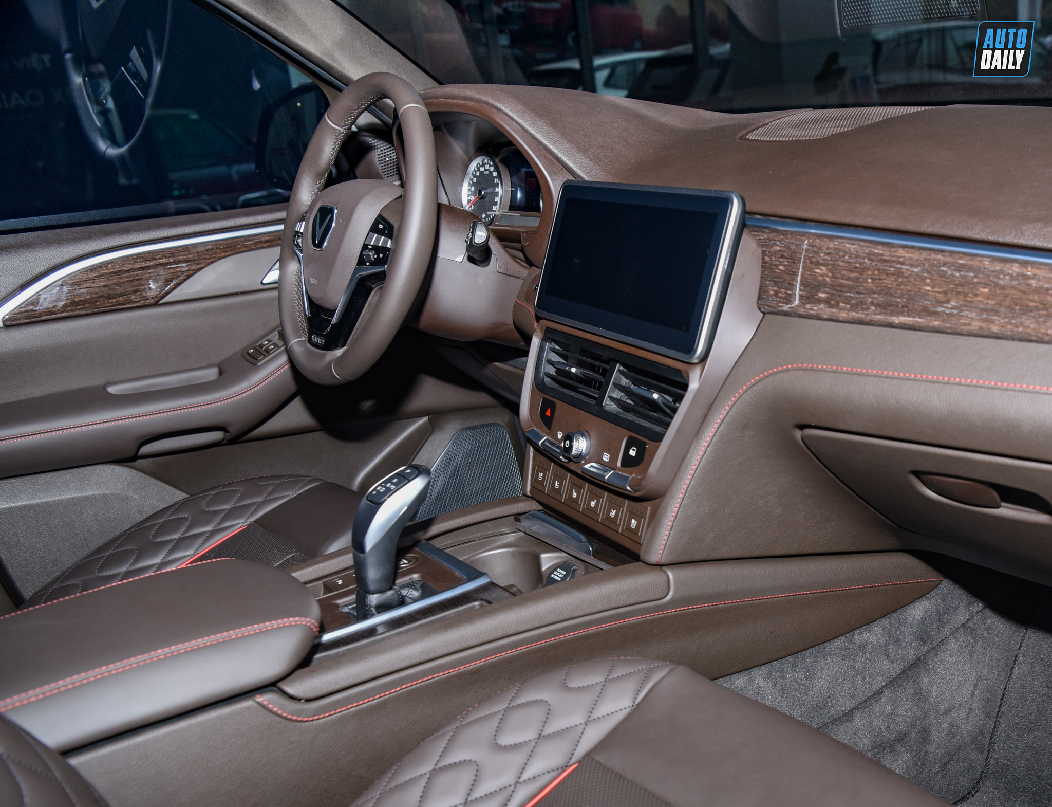 Ảnh nội thất VinFast President giá 4,6 tỷ tại đại lý vinfast-president-autodaily-34.jpg