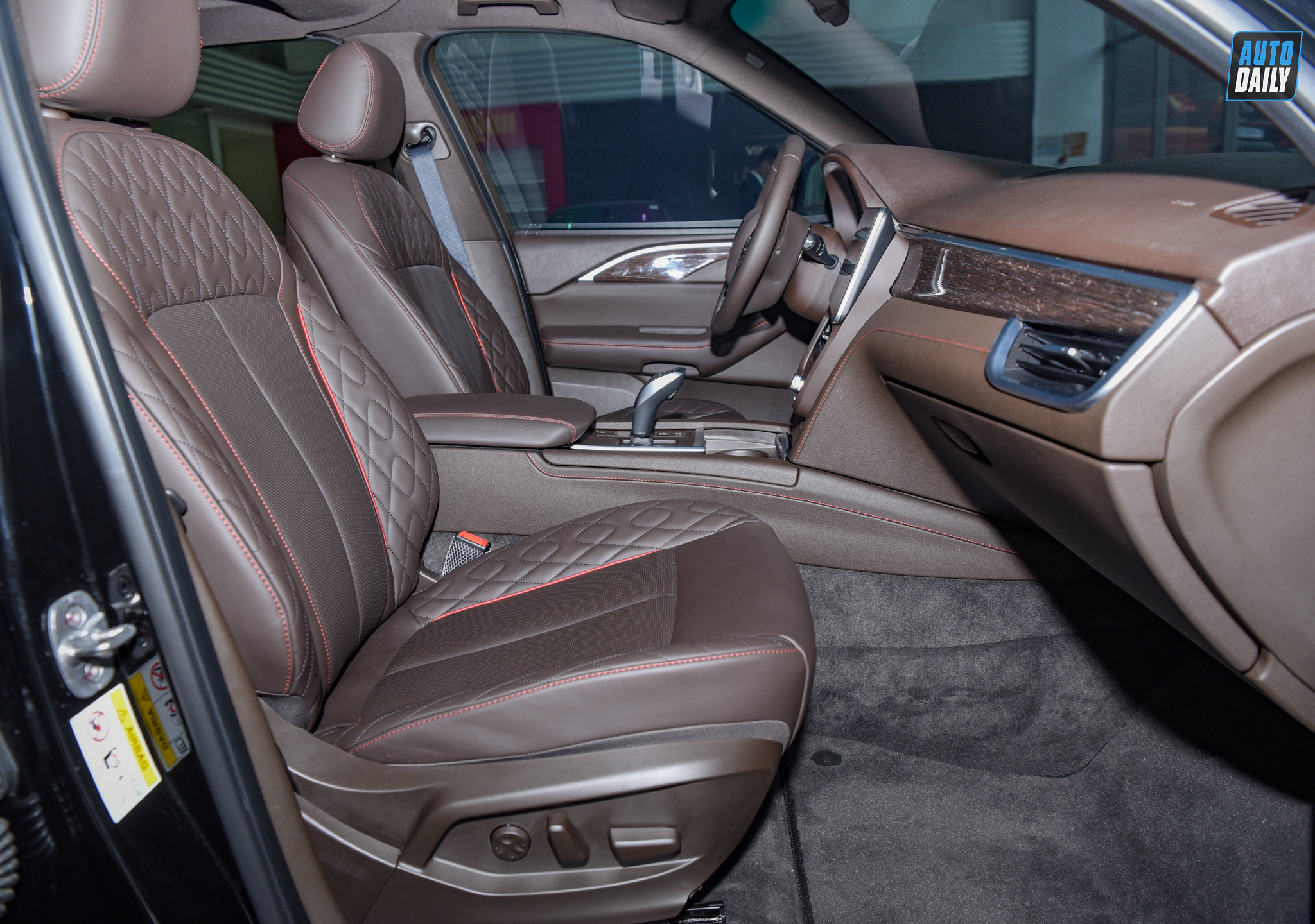 Ảnh nội thất VinFast President giá 4,6 tỷ tại đại lý vinfast-president-autodaily-36.jpg