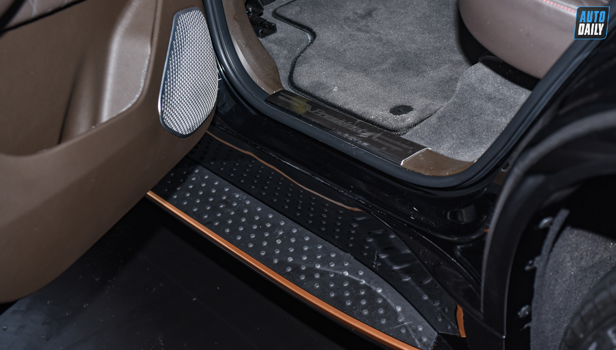 Ảnh nội thất VinFast President giá 4,6 tỷ tại đại lý vinfast-president-autodaily-44.jpg