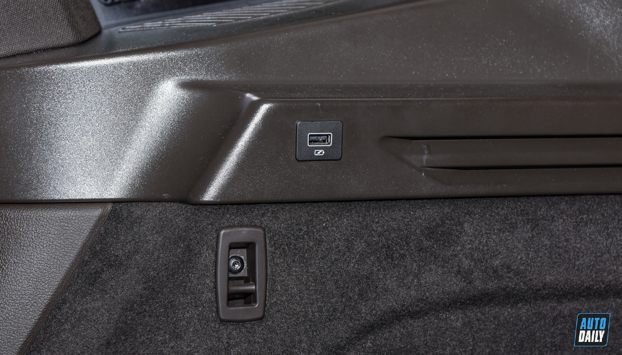 Ảnh nội thất VinFast President giá 4,6 tỷ tại đại lý vinfast-president-autodaily-47.jpg