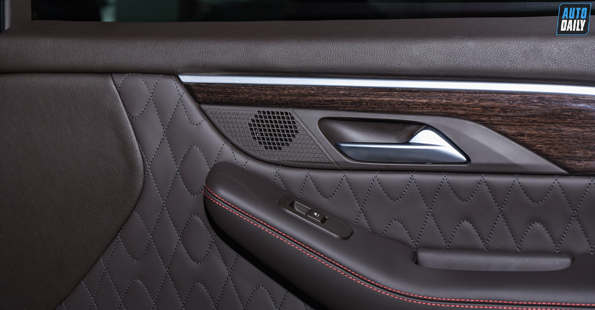 Ảnh nội thất VinFast President giá 4,6 tỷ tại đại lý vinfast-president-autodaily-50.jpg