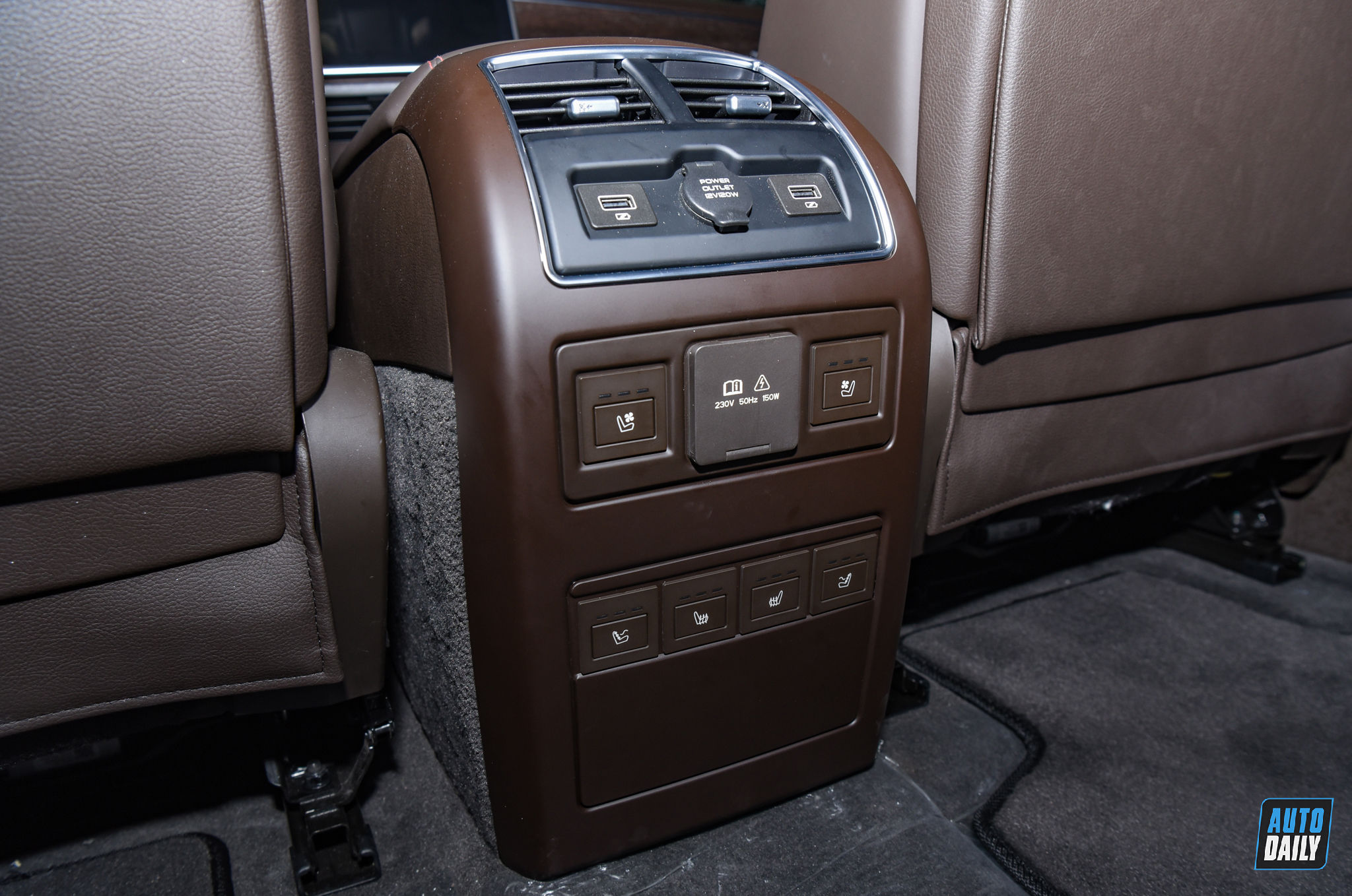 Ảnh nội thất VinFast President giá 4,6 tỷ tại đại lý vinfast-president-autodaily-52.jpg