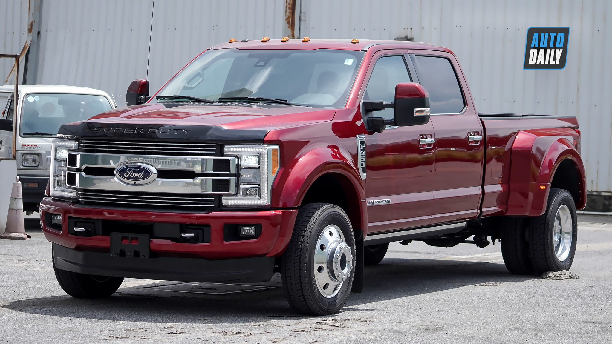 Chạy thử siêu bán tải Ford F-450 Super Duty Limited 6 bánh giá hơn 6 tỷ