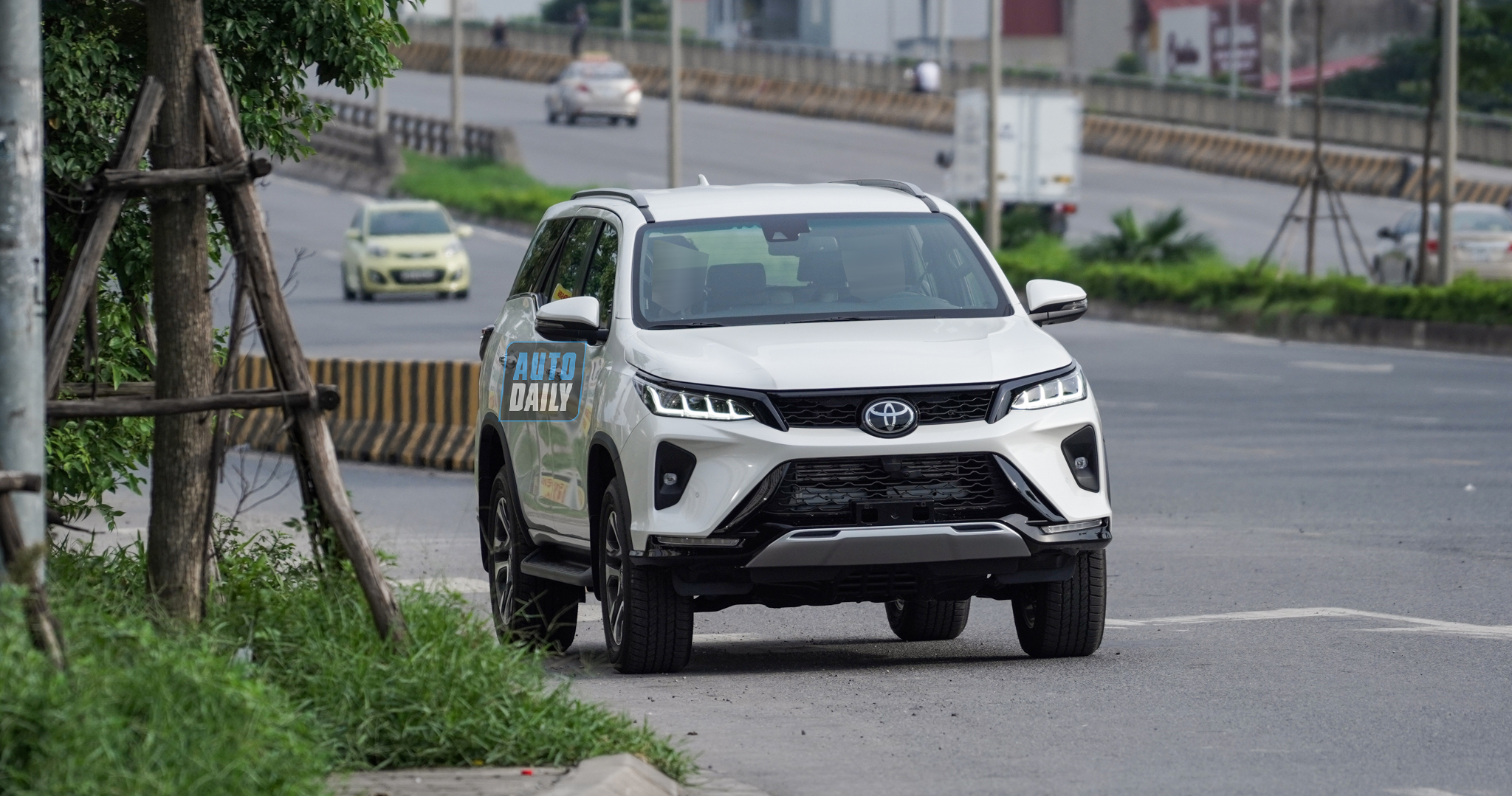 Toyota Fortuner 2021 bản Legender xuất hiện tại Hà Nội, ngày ra mắt không còn xa