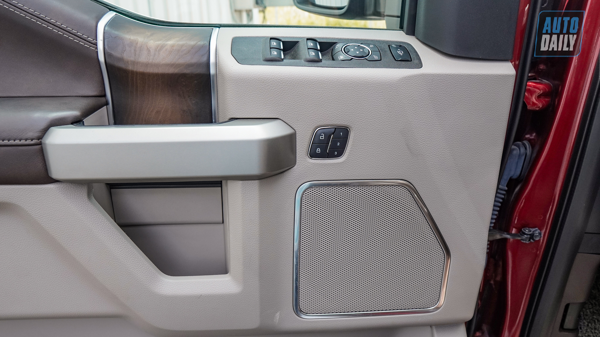 Ảnh chi tiết Ford F-450 Super Duty Limited giá hơn 6 tỷ dsc03386-2.jpg