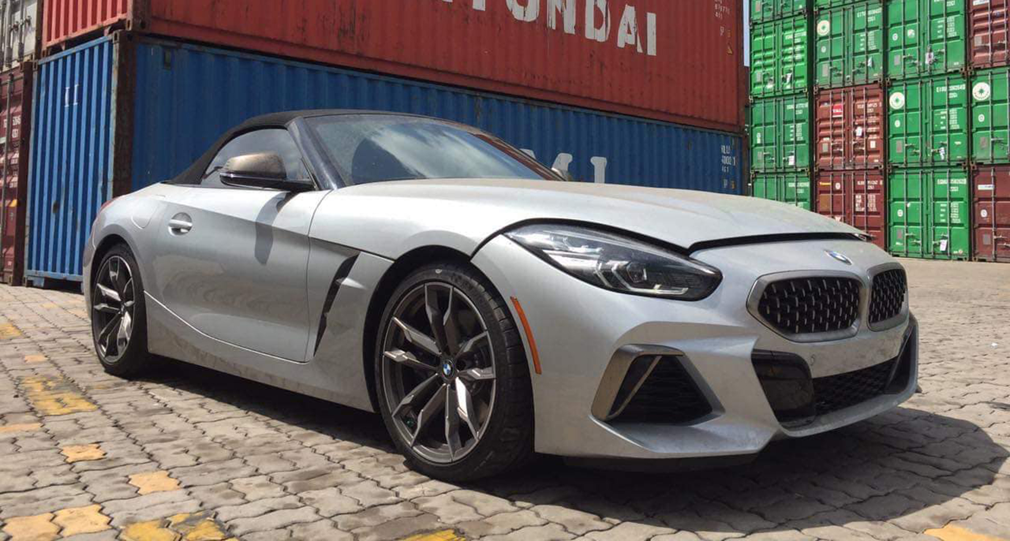 BMW Z4 hoàn toàn mới đầu tiên về Việt Nam, giá hơn 3 tỷ