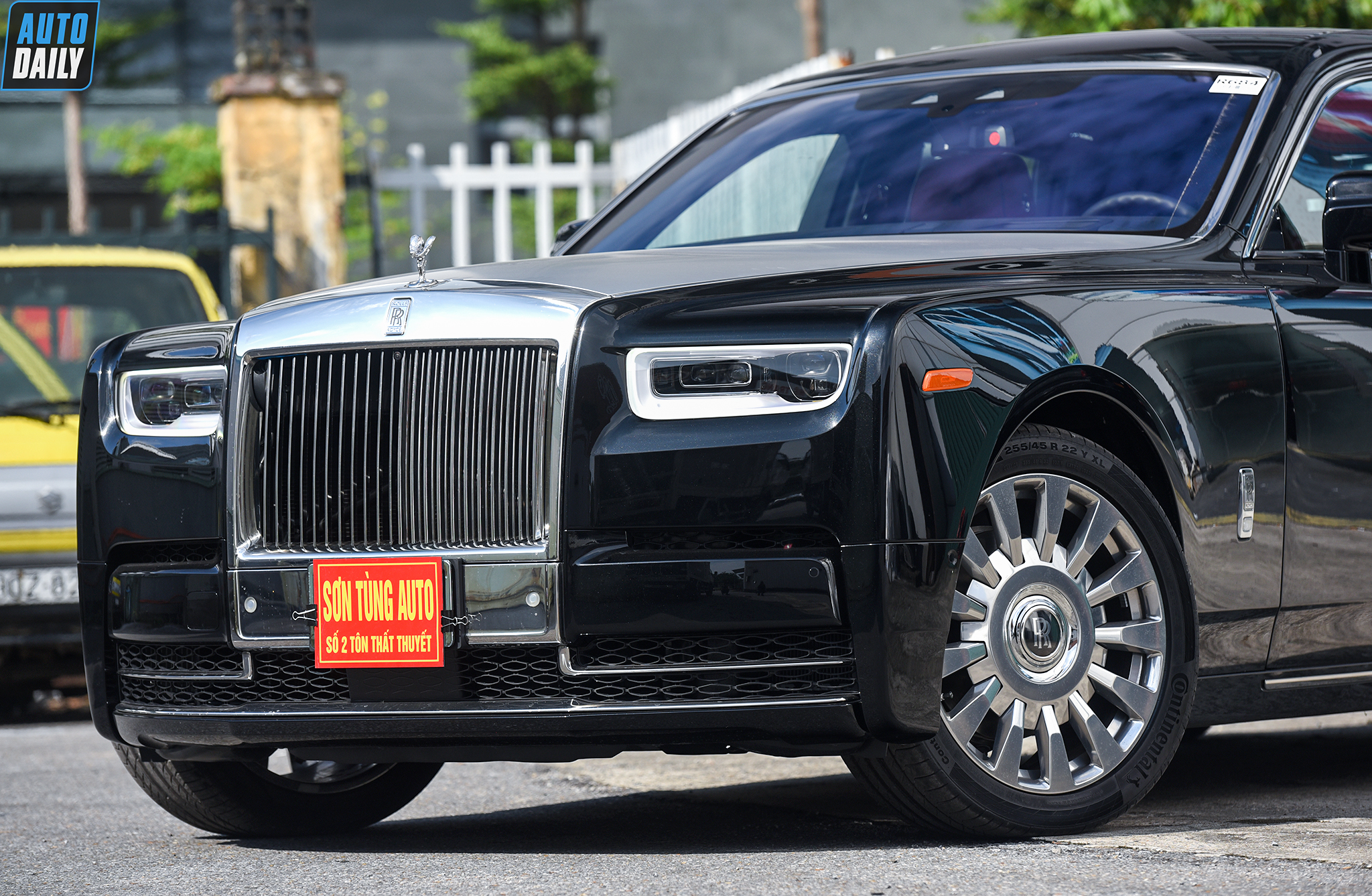 Ảnh chi tiết Rolls-Royce Phantom VIII EWB giá khoảng 70 tỷ tại Việt Nam 12.jpg