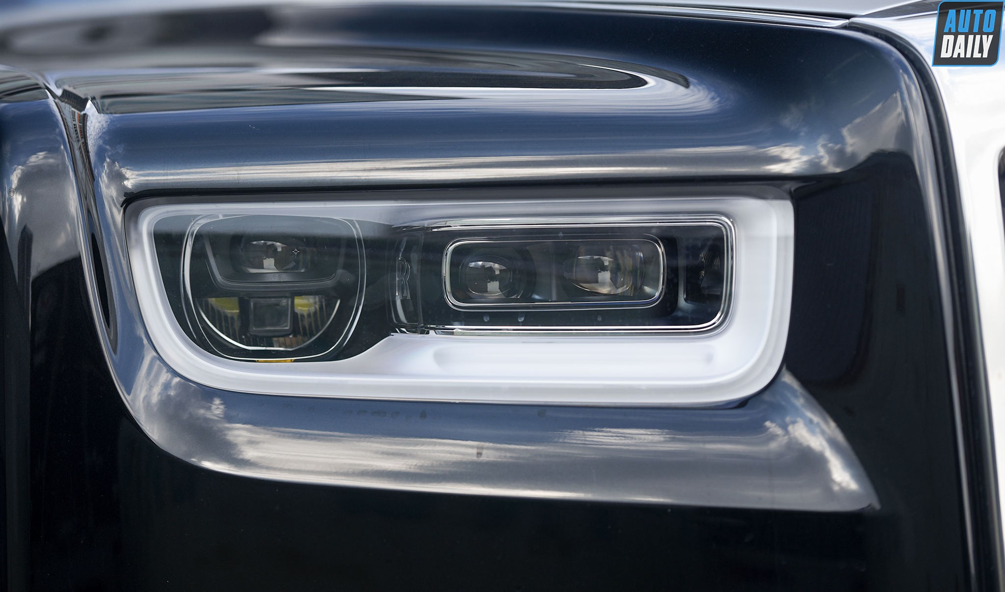 Ảnh chi tiết Rolls-Royce Phantom VIII EWB giá khoảng 70 tỷ tại Việt Nam 16.jpg