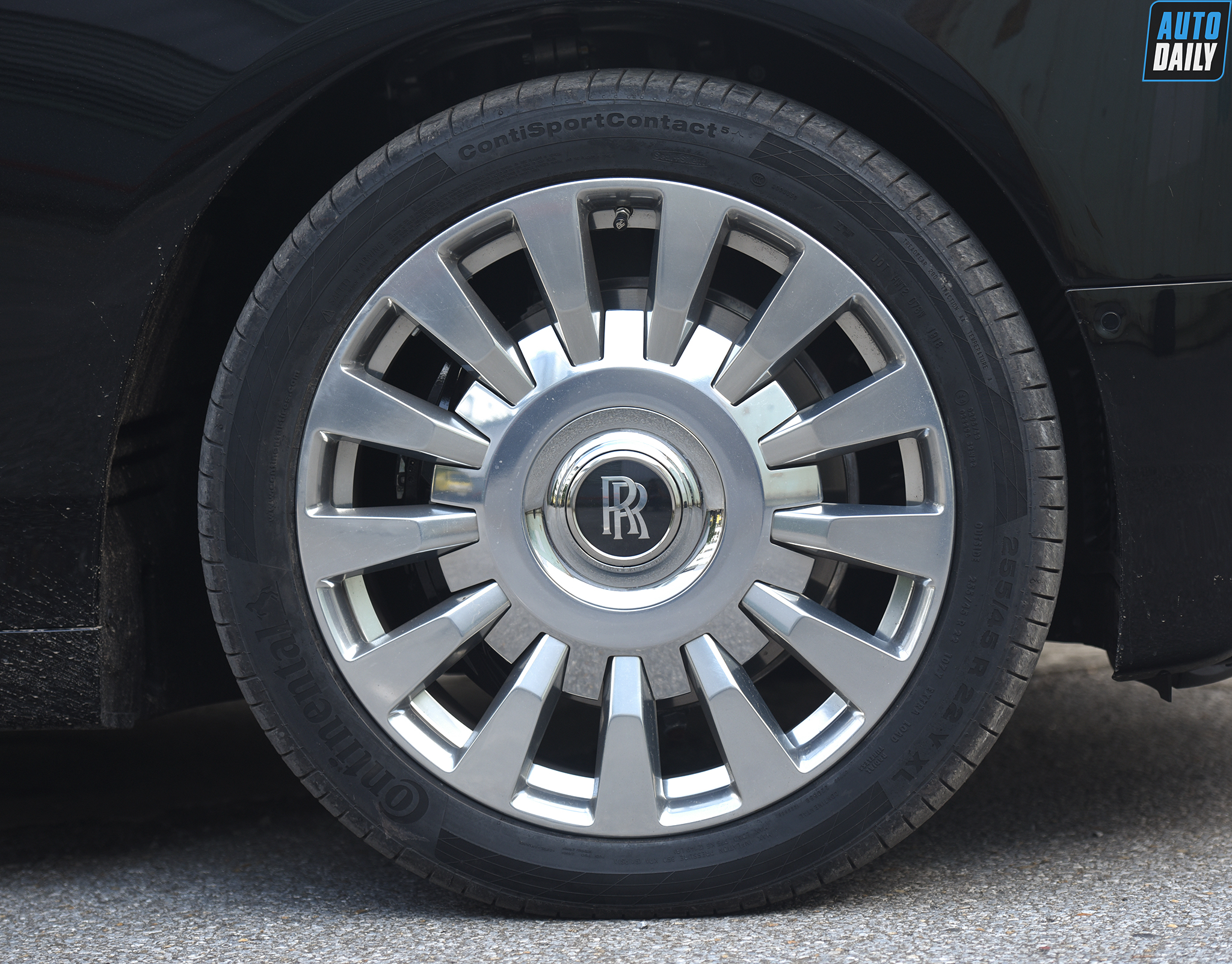 Ảnh chi tiết Rolls-Royce Phantom VIII EWB giá khoảng 70 tỷ tại Việt Nam 19.jpg