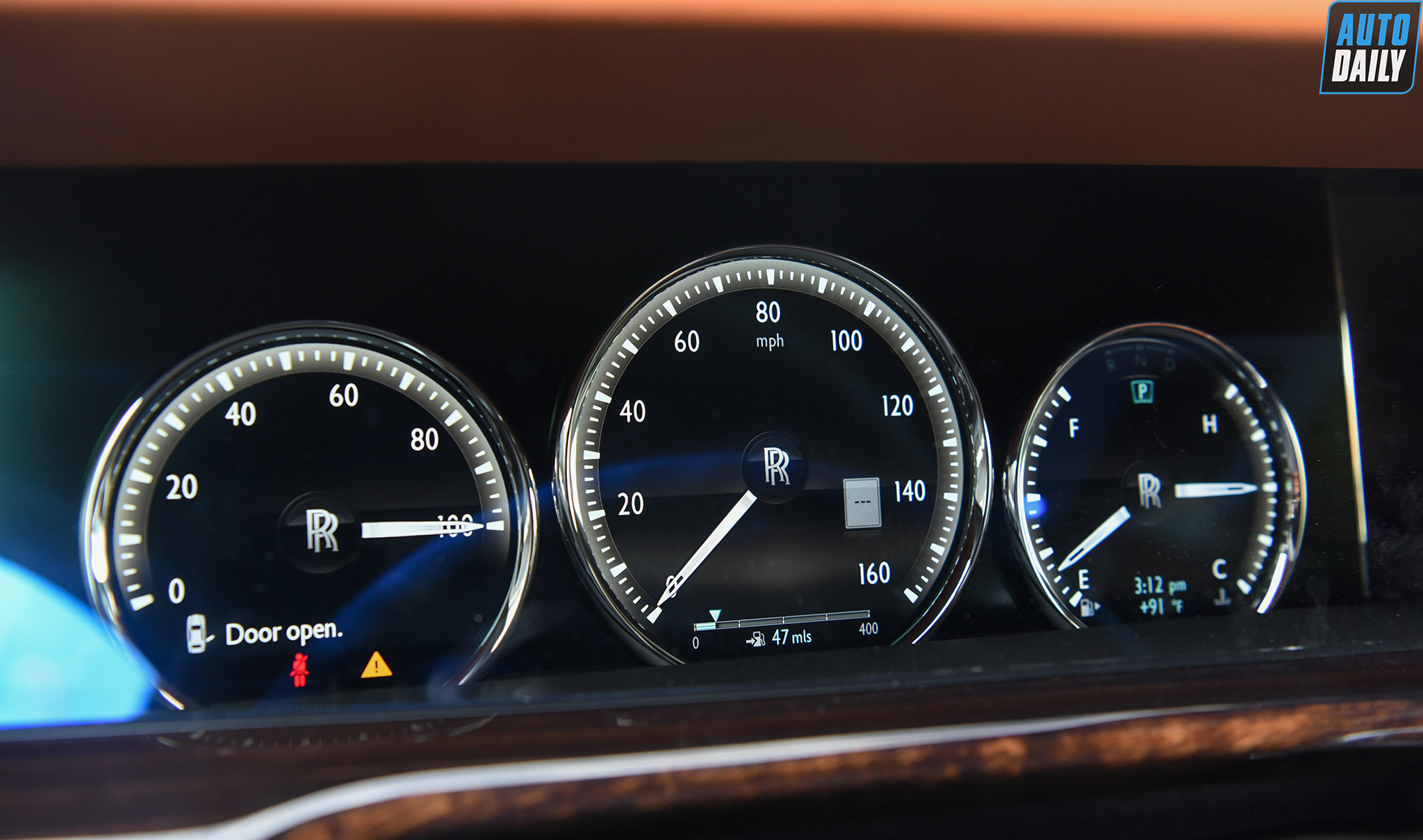 Ảnh chi tiết Rolls-Royce Phantom VIII EWB giá khoảng 70 tỷ tại Việt Nam 21.jpg