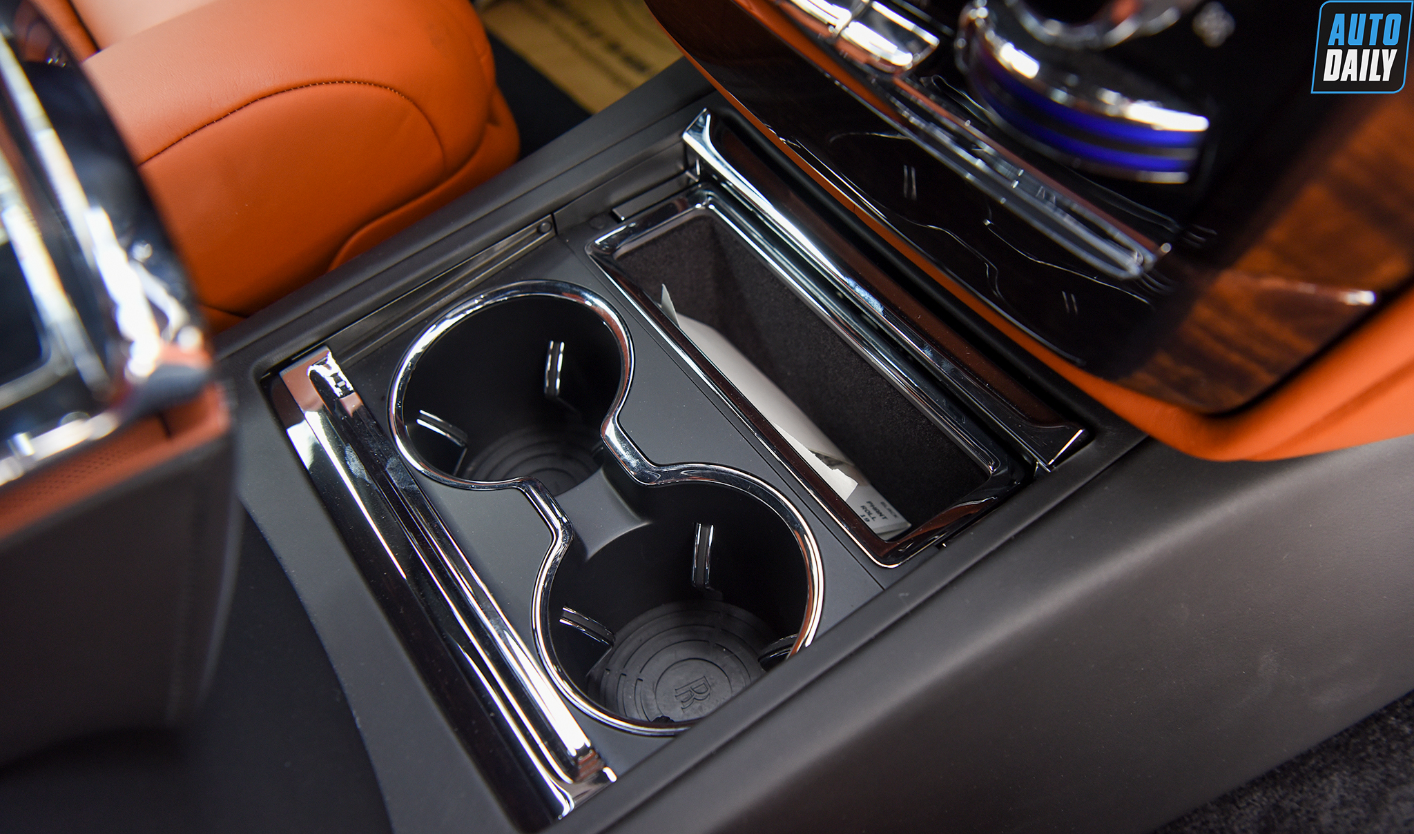 Ảnh chi tiết Rolls-Royce Phantom VIII EWB giá khoảng 70 tỷ tại Việt Nam 28.jpg