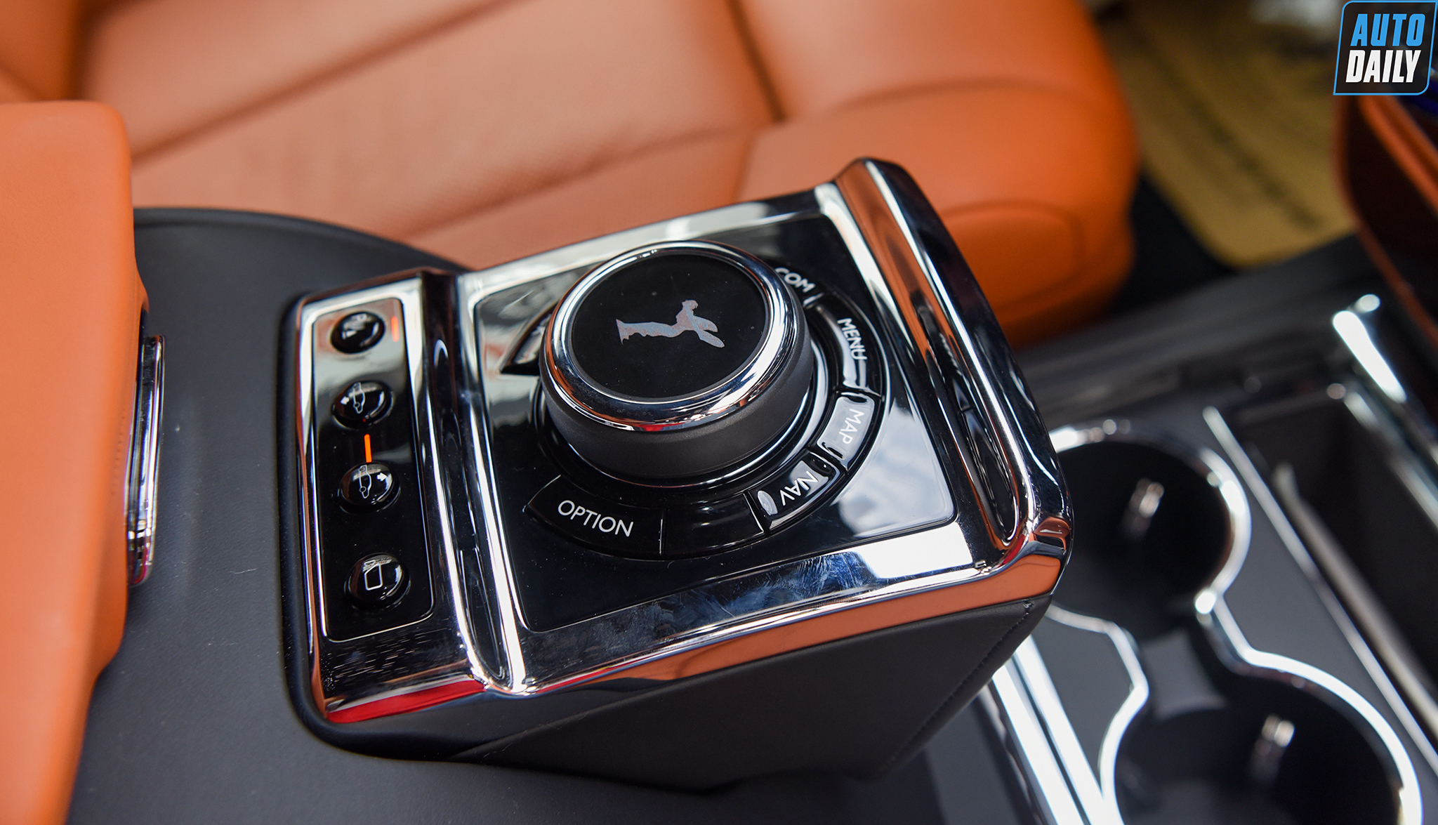 Ảnh chi tiết Rolls-Royce Phantom VIII EWB giá khoảng 70 tỷ tại Việt Nam 30.jpg