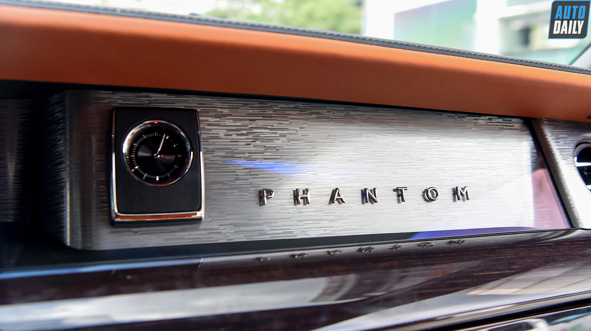 Ảnh chi tiết Rolls-Royce Phantom VIII EWB giá khoảng 70 tỷ tại Việt Nam 32.jpg