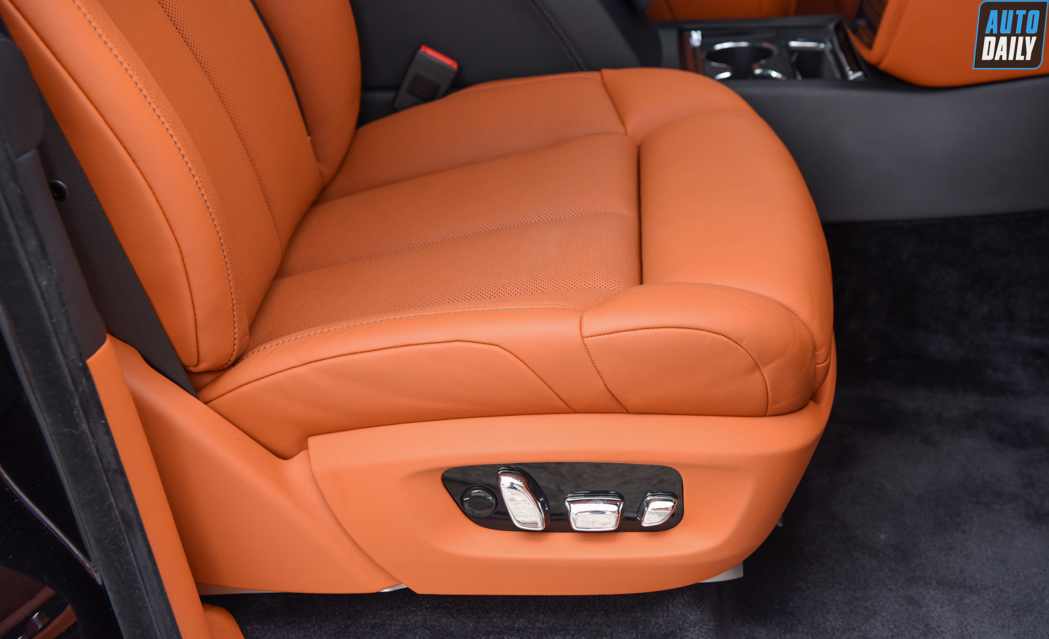 Ảnh chi tiết Rolls-Royce Phantom VIII EWB giá khoảng 70 tỷ tại Việt Nam 34.jpg