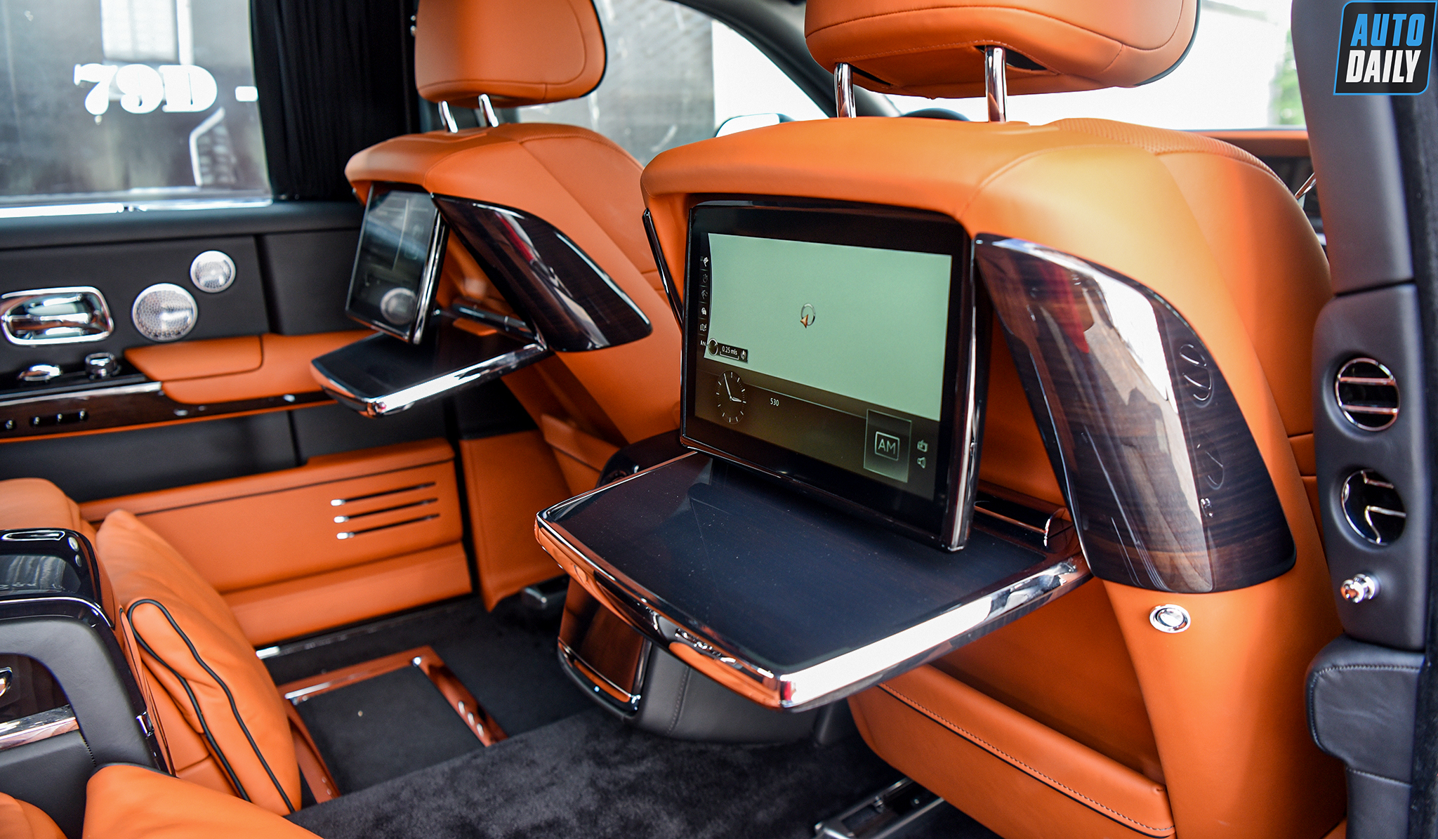 Ảnh chi tiết Rolls-Royce Phantom VIII EWB giá khoảng 70 tỷ tại Việt Nam 39.jpg