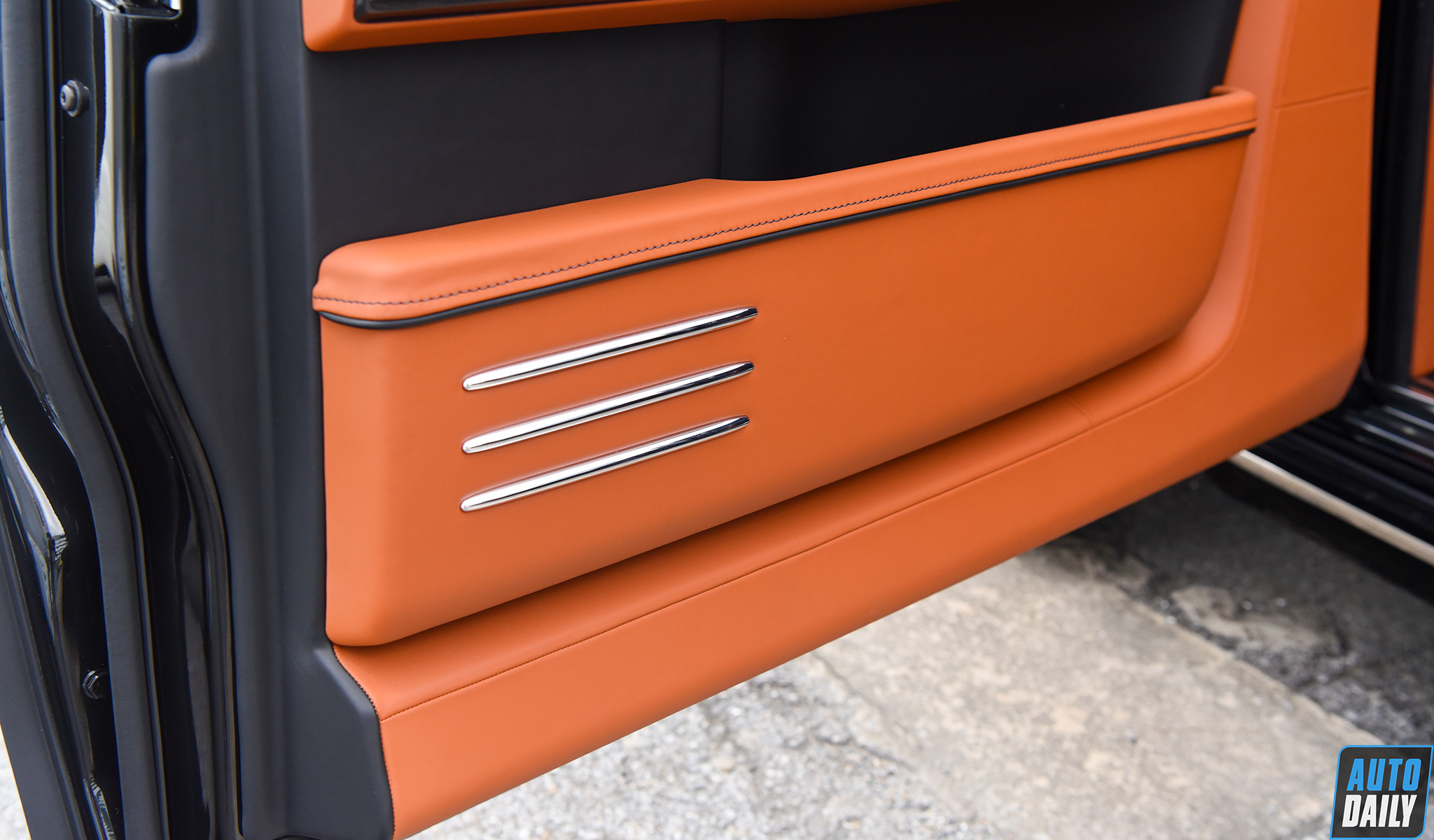 Ảnh chi tiết Rolls-Royce Phantom VIII EWB giá khoảng 70 tỷ tại Việt Nam 44.jpg