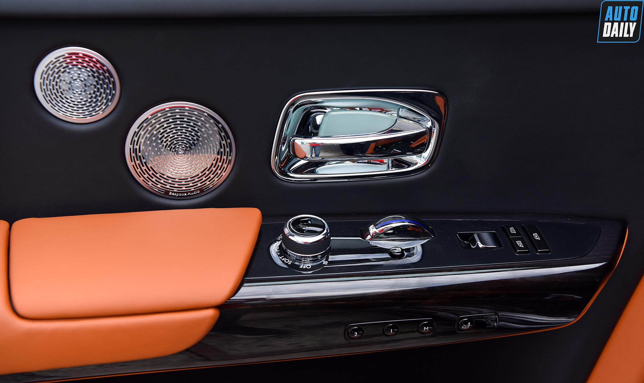 Ảnh chi tiết Rolls-Royce Phantom VIII EWB giá khoảng 70 tỷ tại Việt Nam 46.jpg