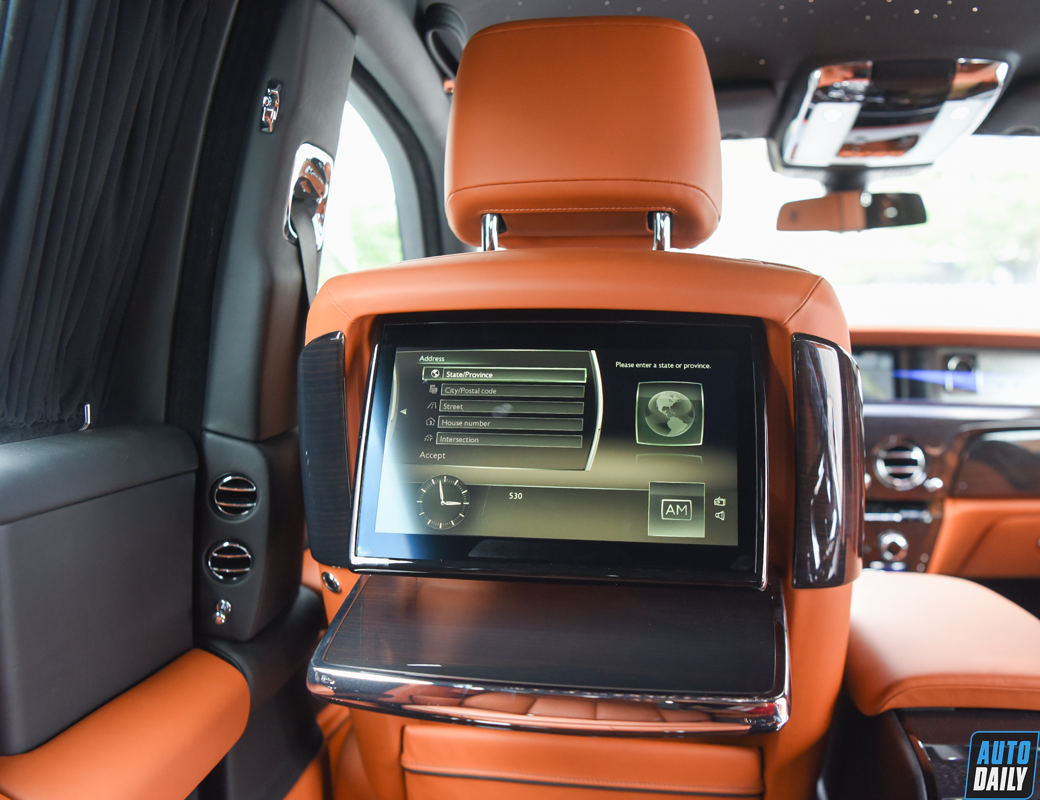 Ảnh chi tiết Rolls-Royce Phantom VIII EWB giá khoảng 70 tỷ tại Việt Nam 51.jpg