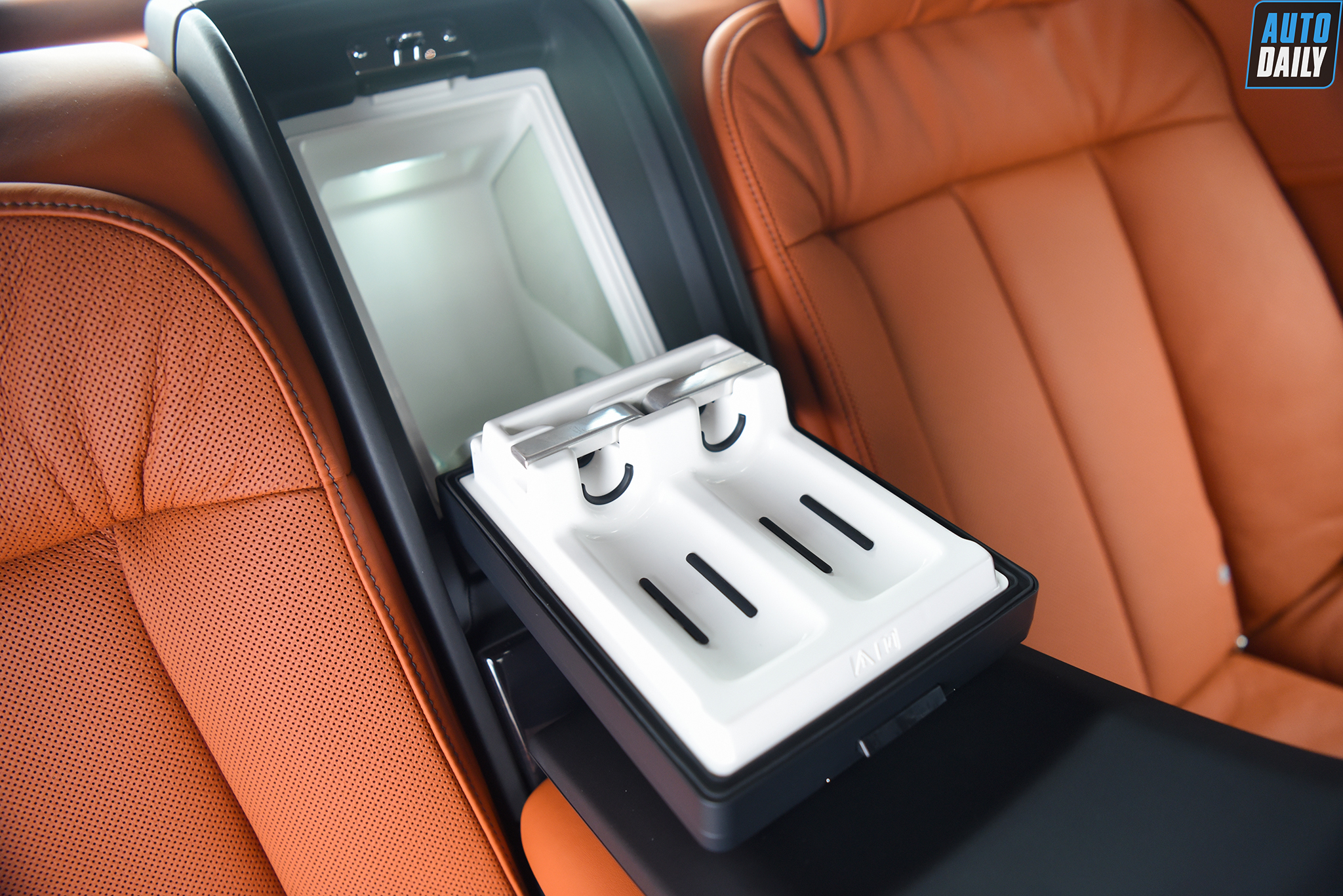 Ảnh chi tiết Rolls-Royce Phantom VIII EWB giá khoảng 70 tỷ tại Việt Nam 53.jpg